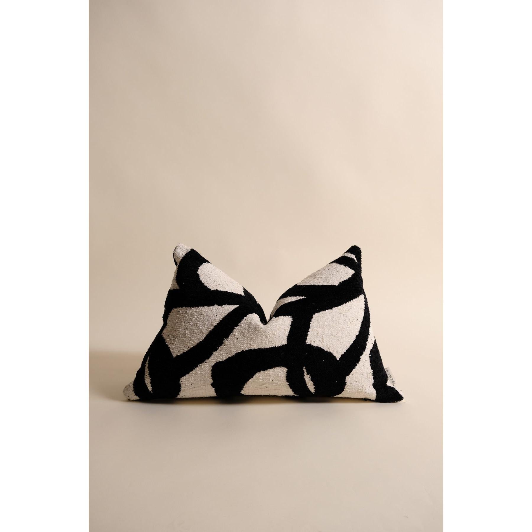 Merlin Kuş Tüyü Kırlent - Siyah Beyaz-R E M O N-40x60-NowShopFun