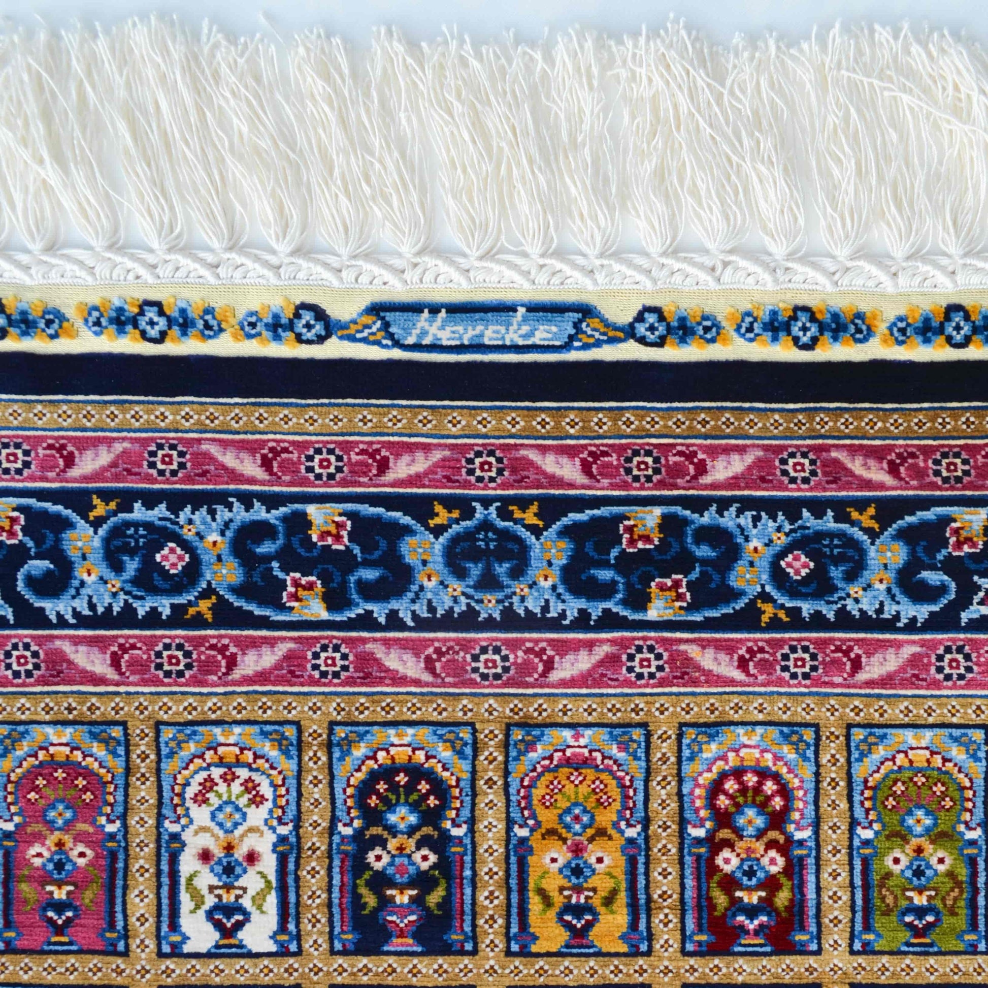 Mihrap Paftalı Saf İpek El Dokuma Duvar Halısı (48x68 Cm)