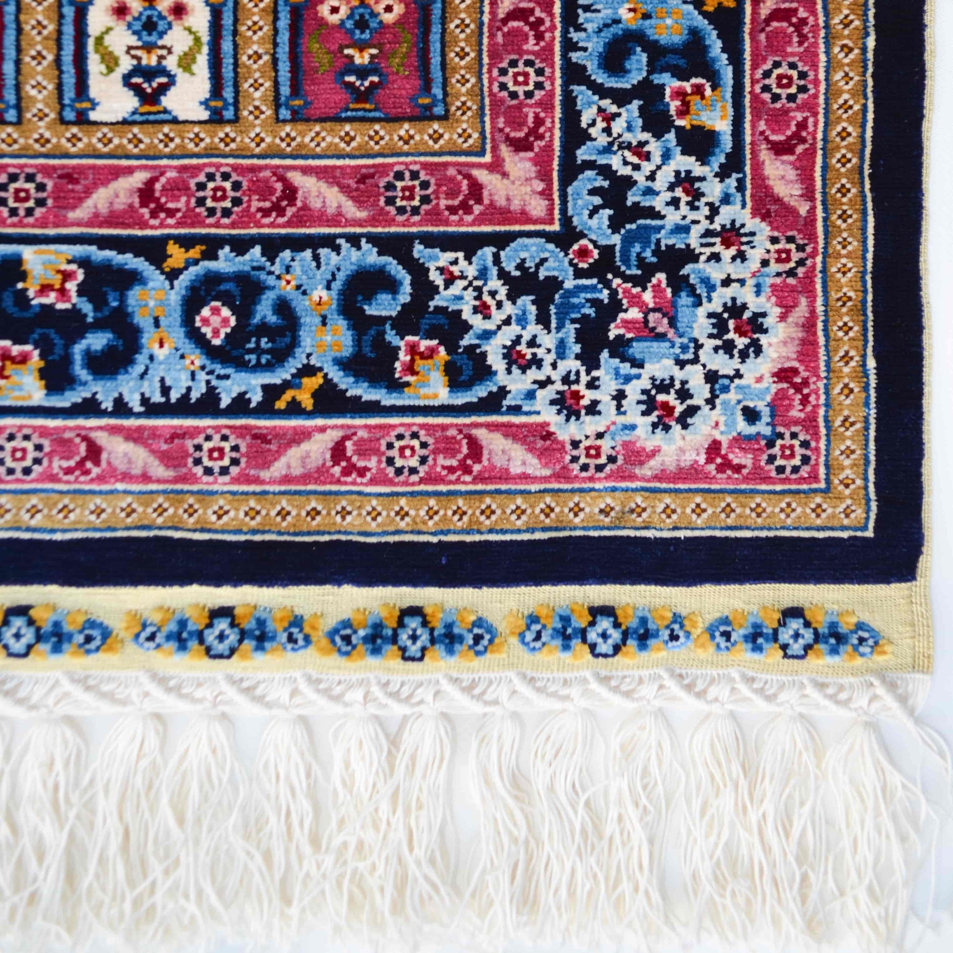 Mihrap Paftalı Saf İpek El Dokuma Duvar Halısı (48x68 Cm)