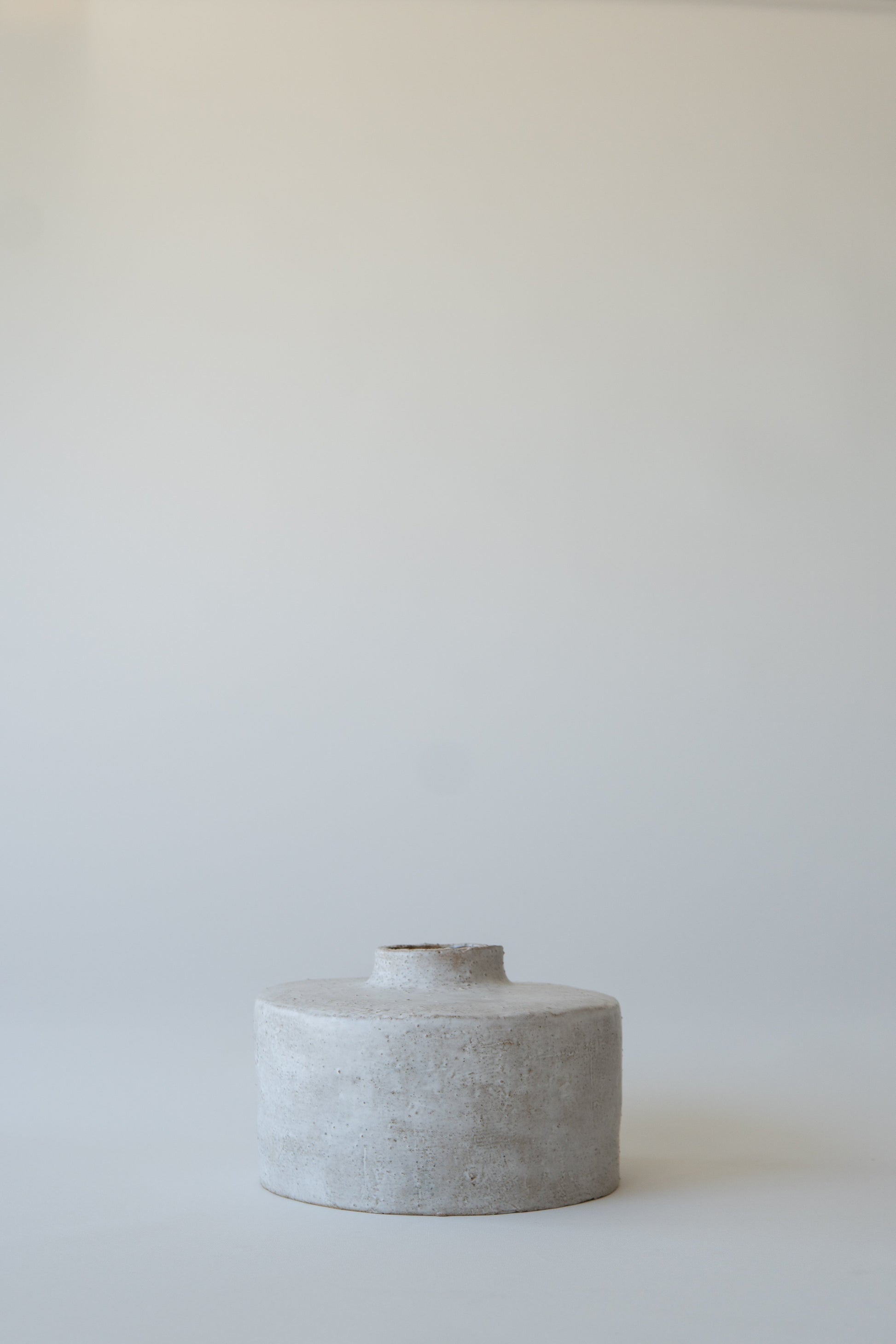 Minimal Yuvarlak Form Mat Beyaz