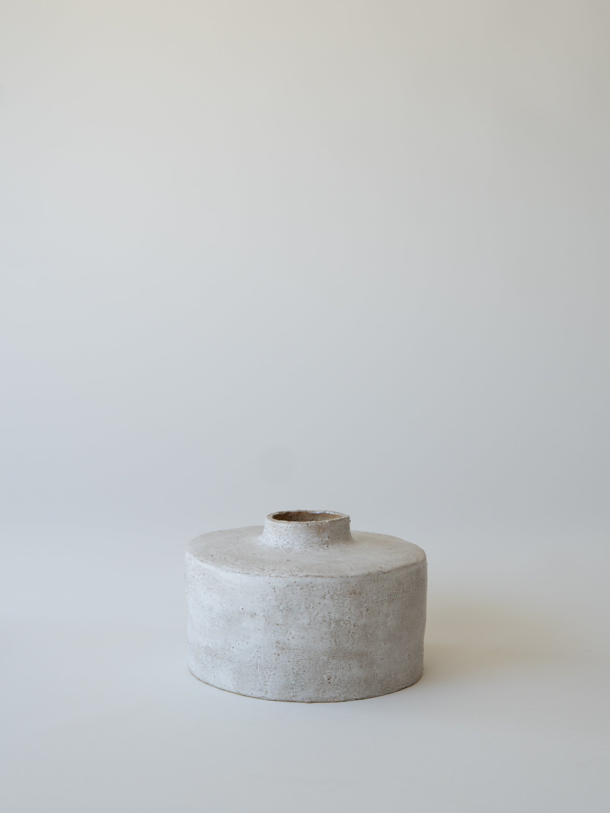 Minimal Yuvarlak Form Mat Beyaz