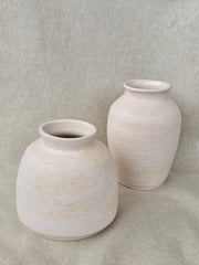 Minimalist Dokulu Seramik Vazo Serisi - Kum Beyazı-Vazo-Zeynep Karataş Ceramics-NowShopFun
