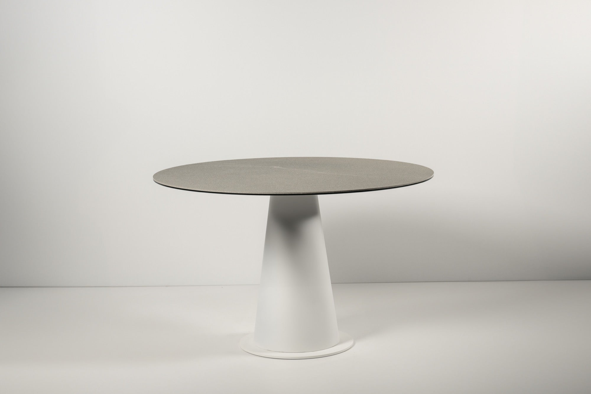 Cone One Yuvarlak Stone Porselen Masa
