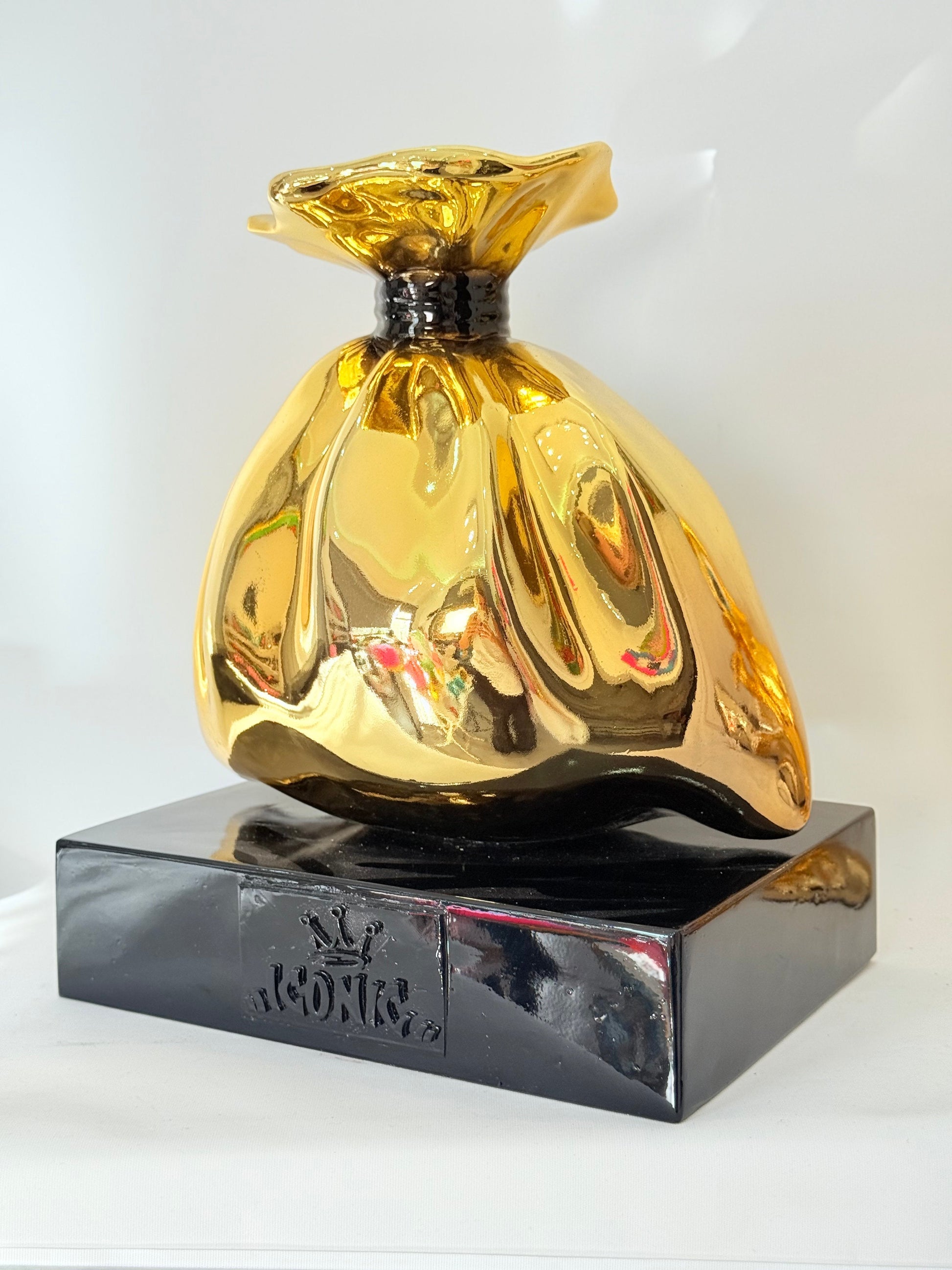 Money Bag Heykeli | Gold Chrome Richie Bag Edition