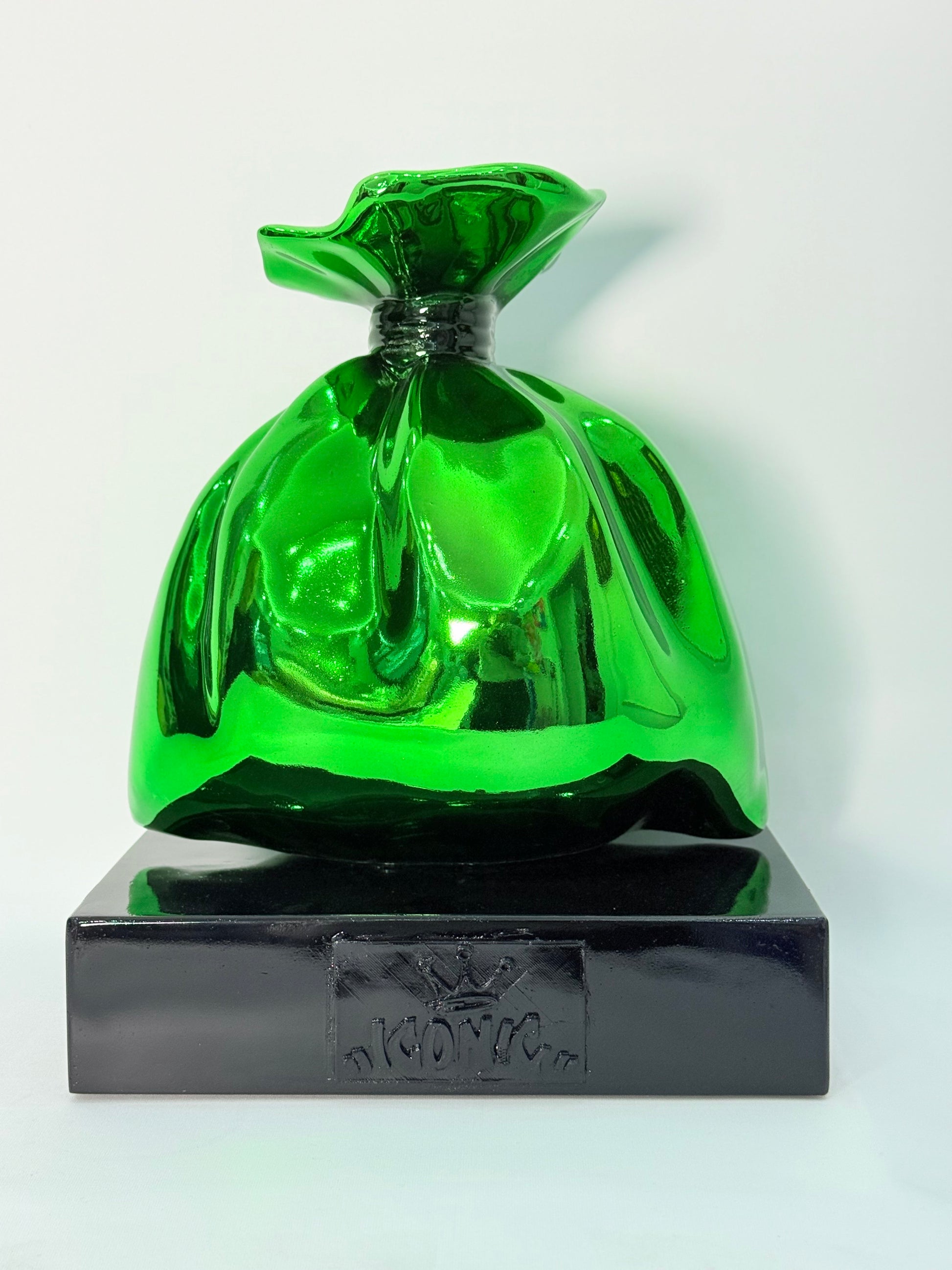 Money Bag Heykeli – Green Chrome Edition