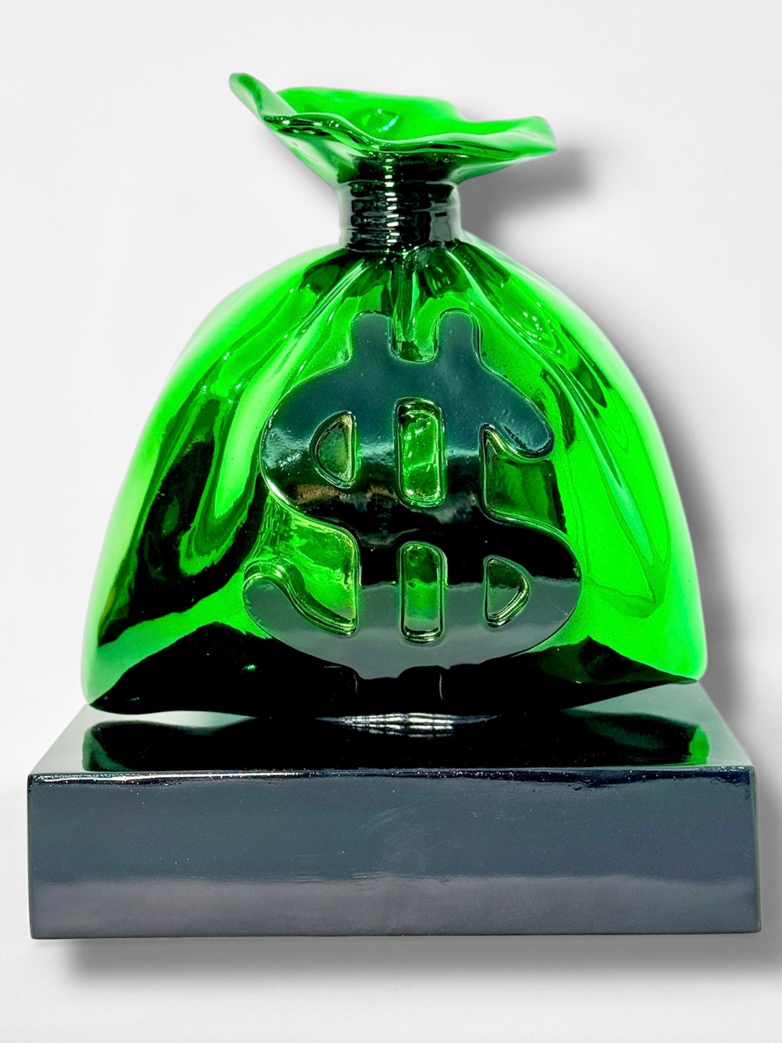 Money Bag Heykeli – Green Chrome Edition