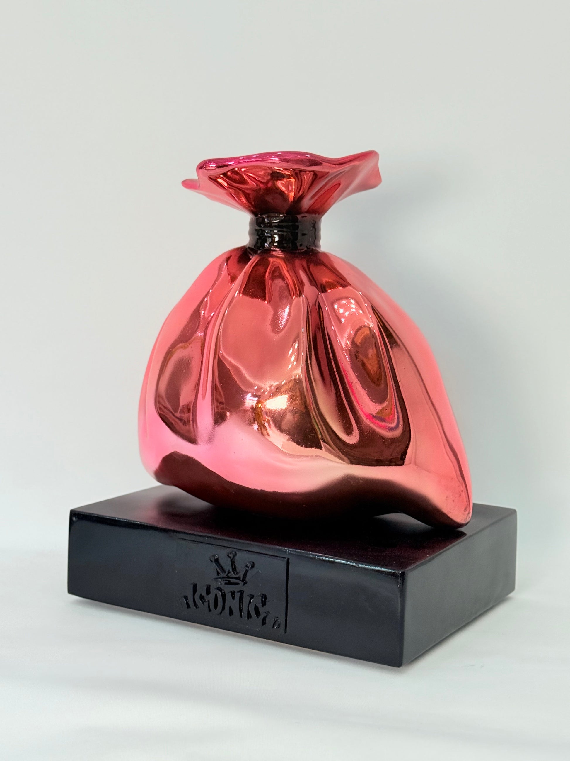 Money Bag Heykeli – Light Pink Chrome Edition