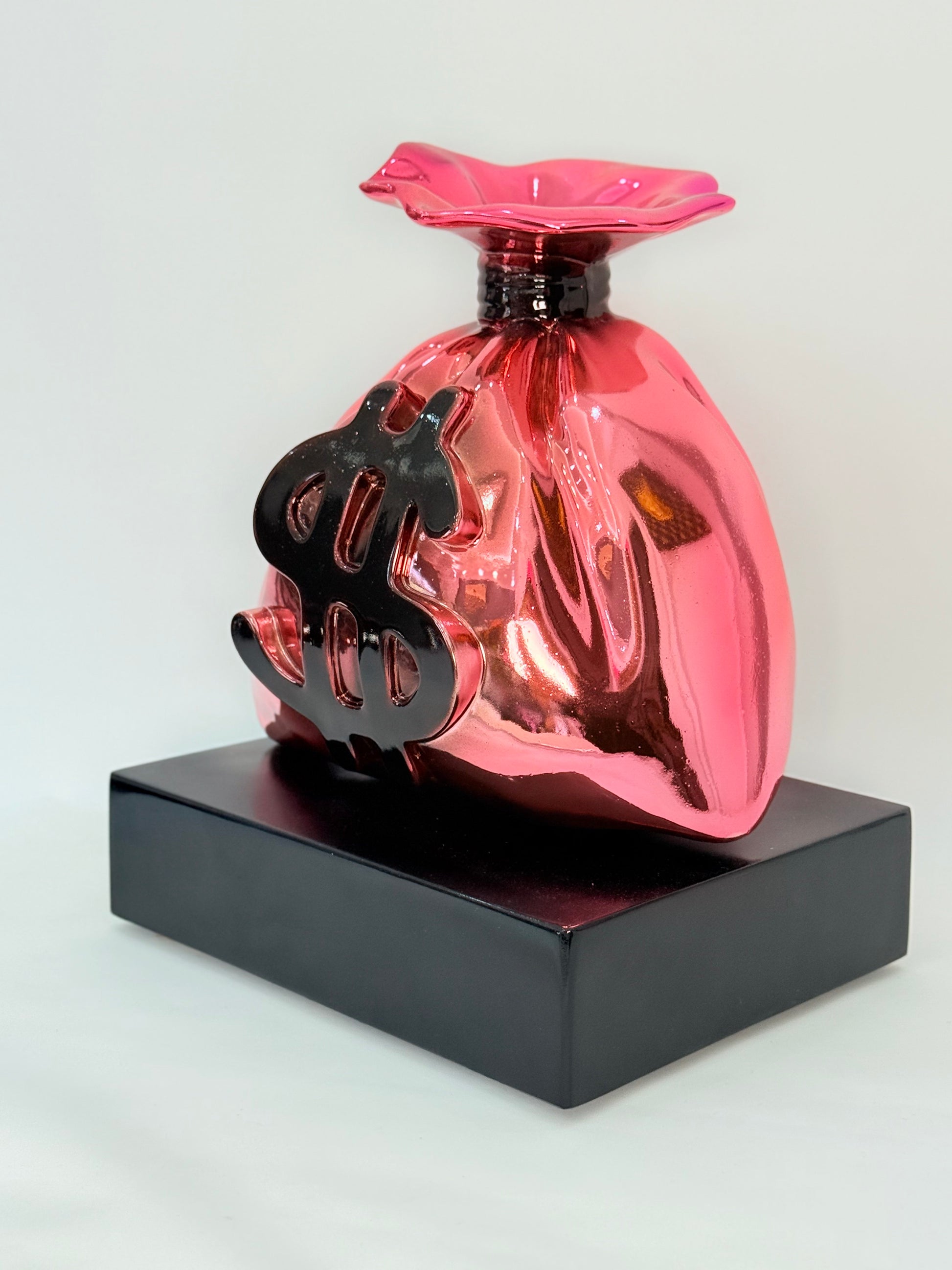 Money Bag Heykeli – Light Pink Chrome Edition