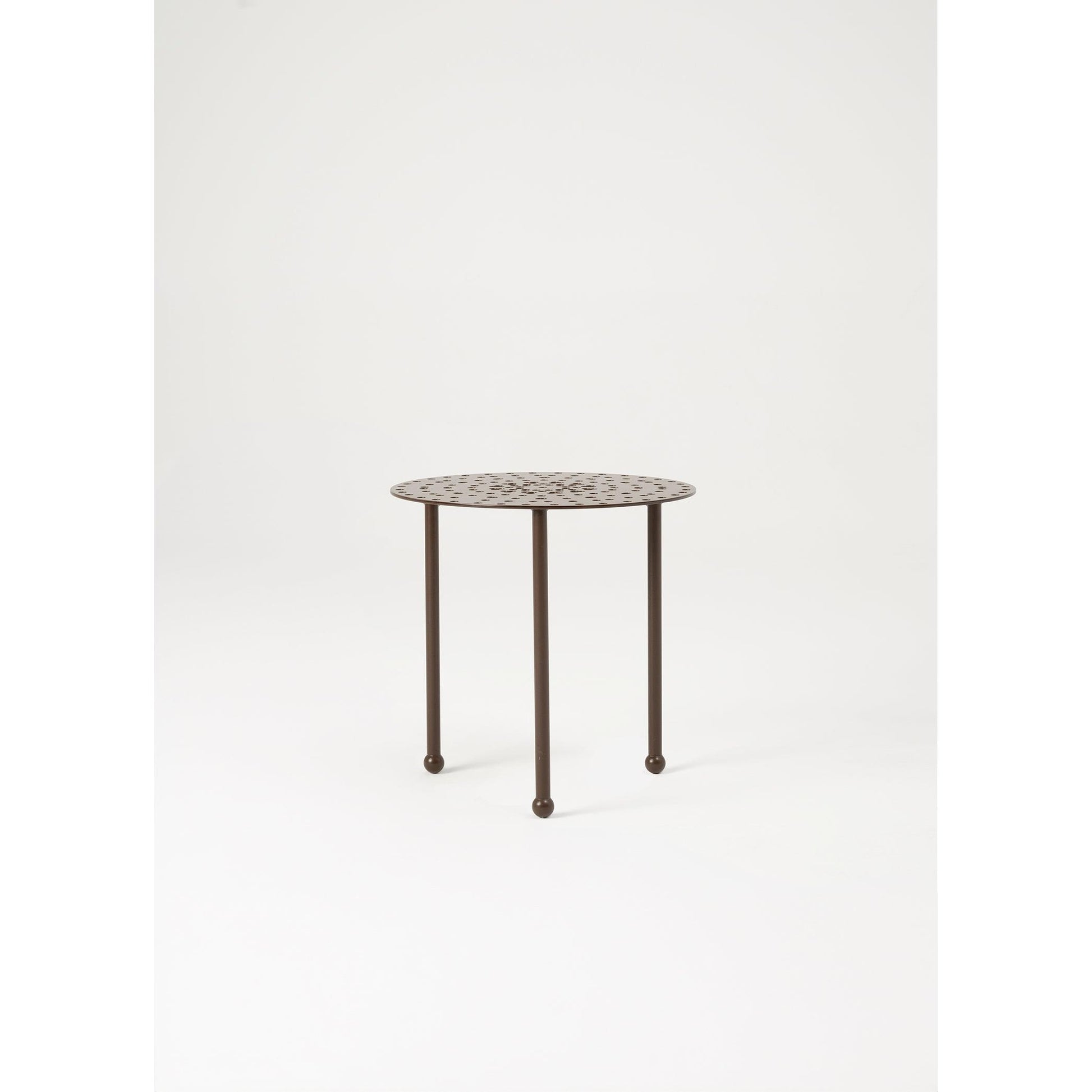 Motif Detaylı Yuvarlak Metal Kahverengi Yan Sehpa