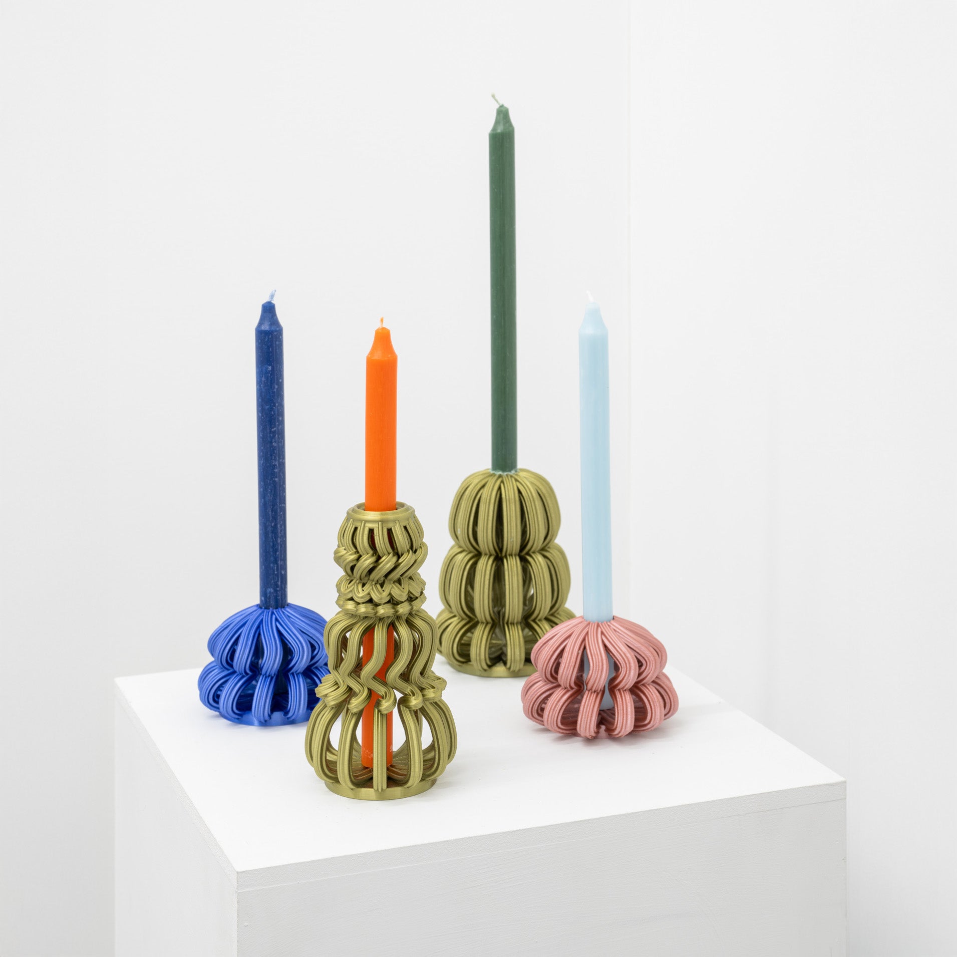 Frosting Loop Candle Holder