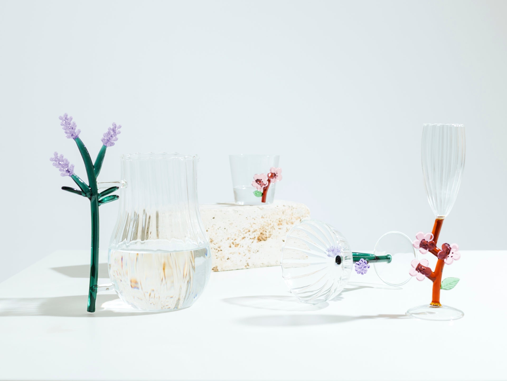 No:3 Botanica Çiçek Figürlü Cam Sürahi