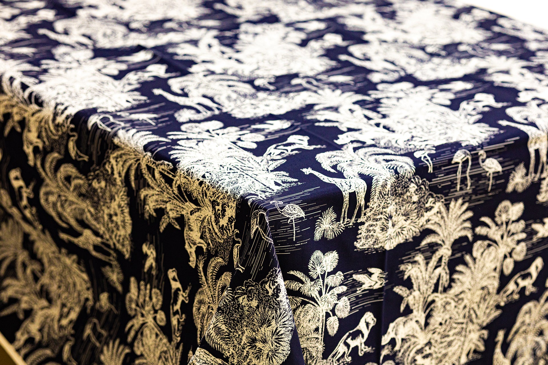 Noc Majorella Lacivert Masa Örtüsü (Çift Taraflı)