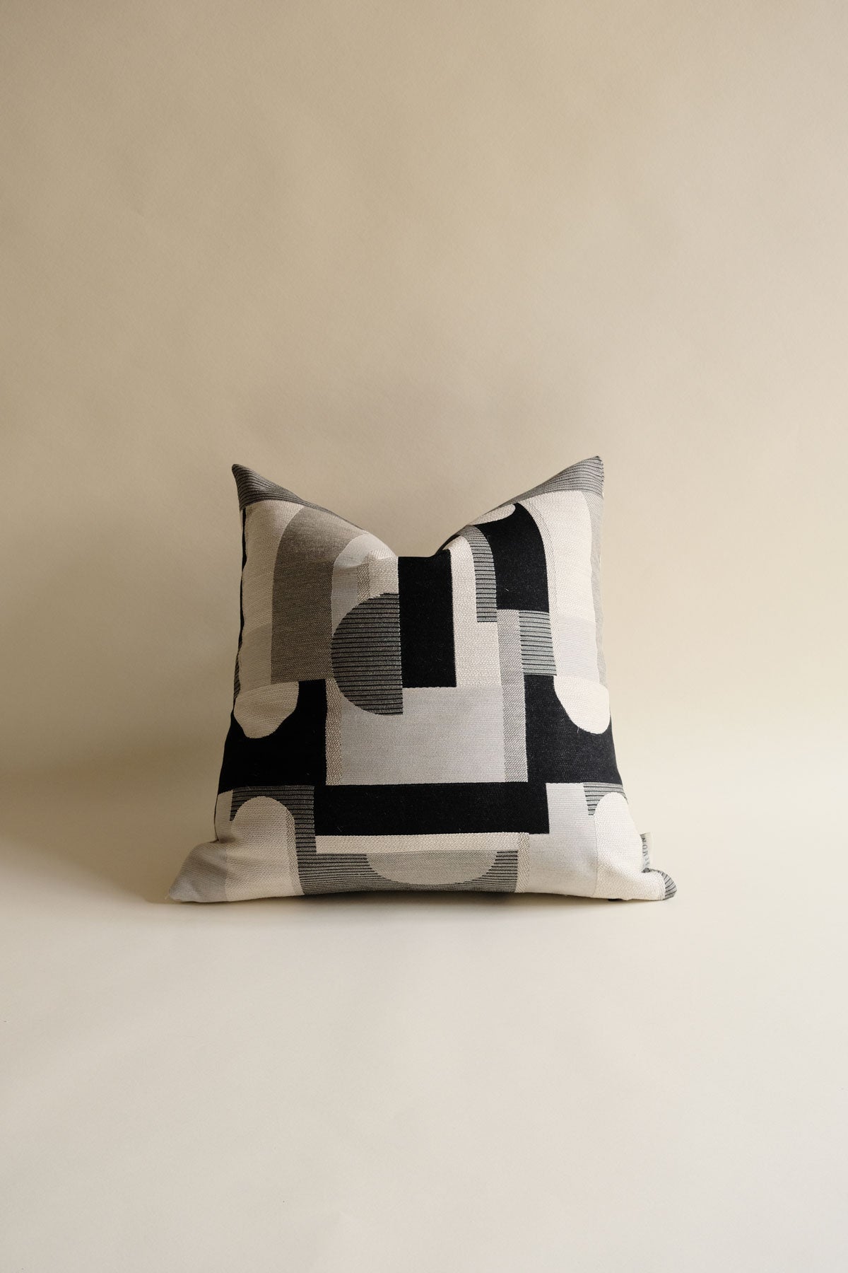 Nuvia Kuş Tüyü Kırlent Siyah-Kırlent-Remon-40x60-NowShopFun