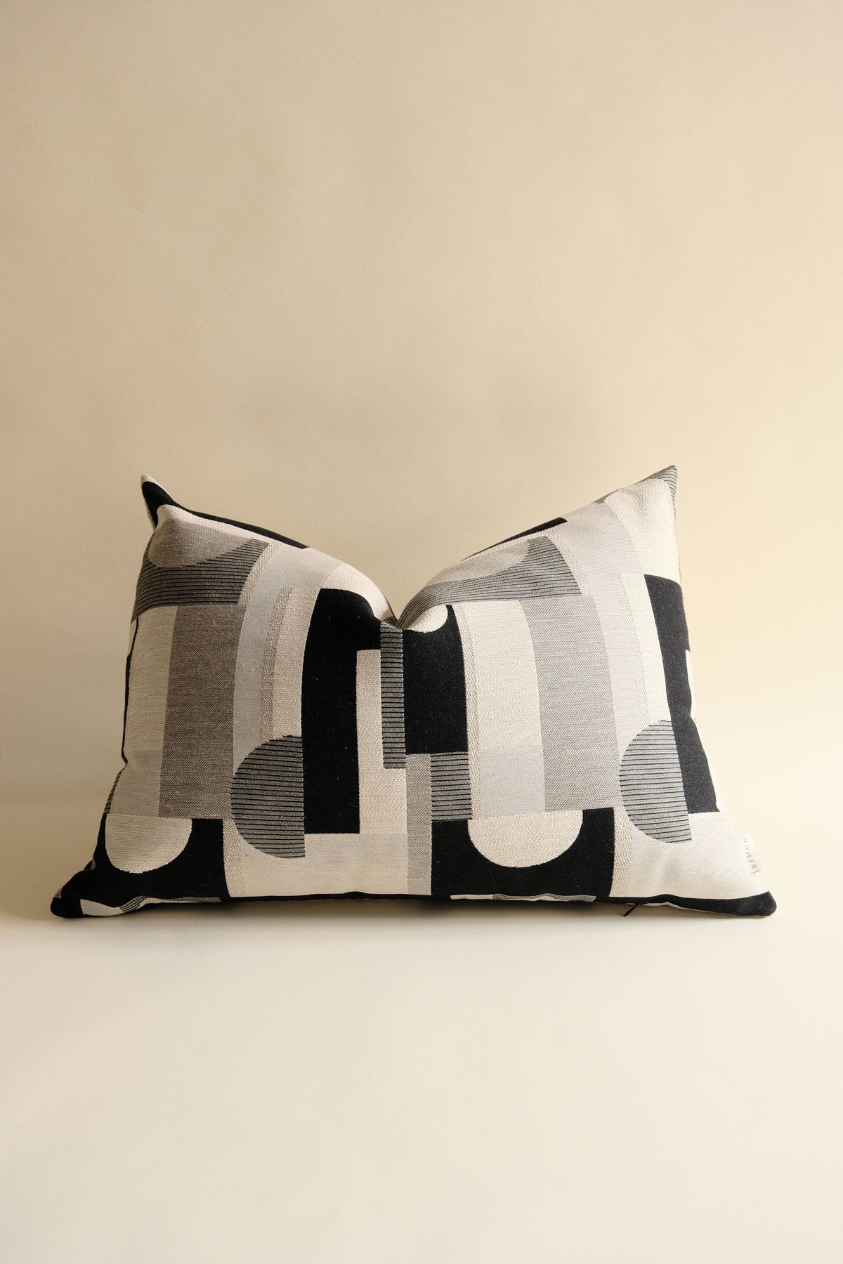 Nuvia Kuş Tüyü Kırlent Siyah-Kırlent-Remon-40x60-NowShopFun