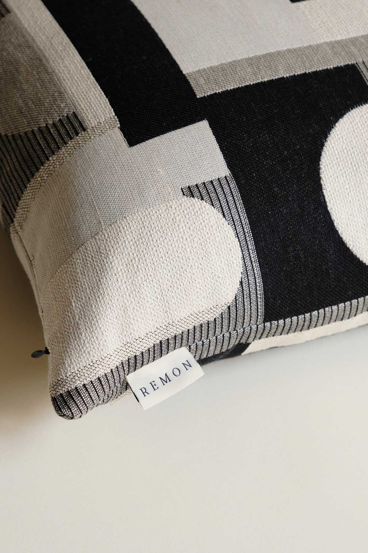 Nuvia Kuş Tüyü Kırlent Siyah-Kırlent-Remon-40x60-NowShopFun