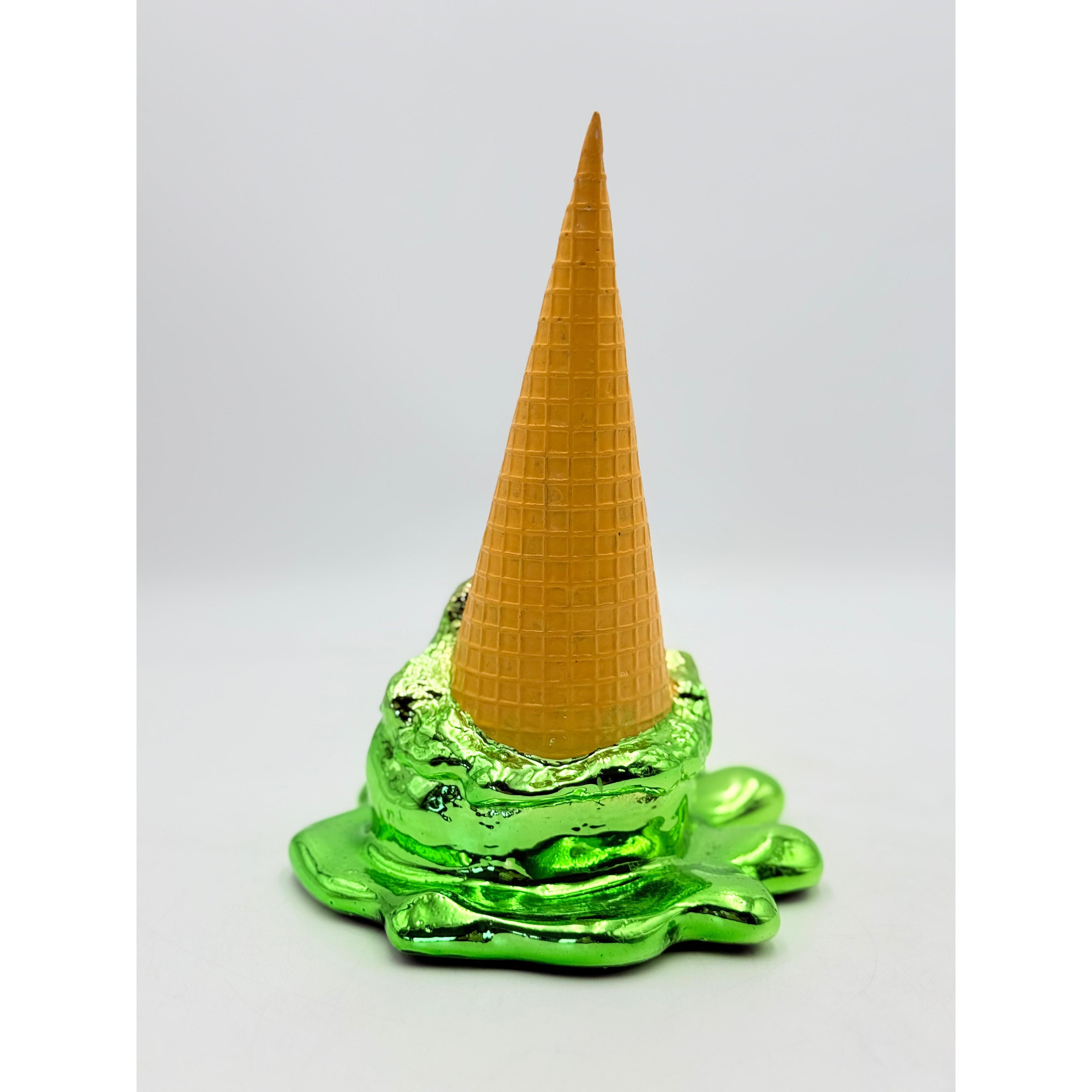 Opps! No.1 – Fıstık Yeşili Krom Kaplama Dondurma Heykeli