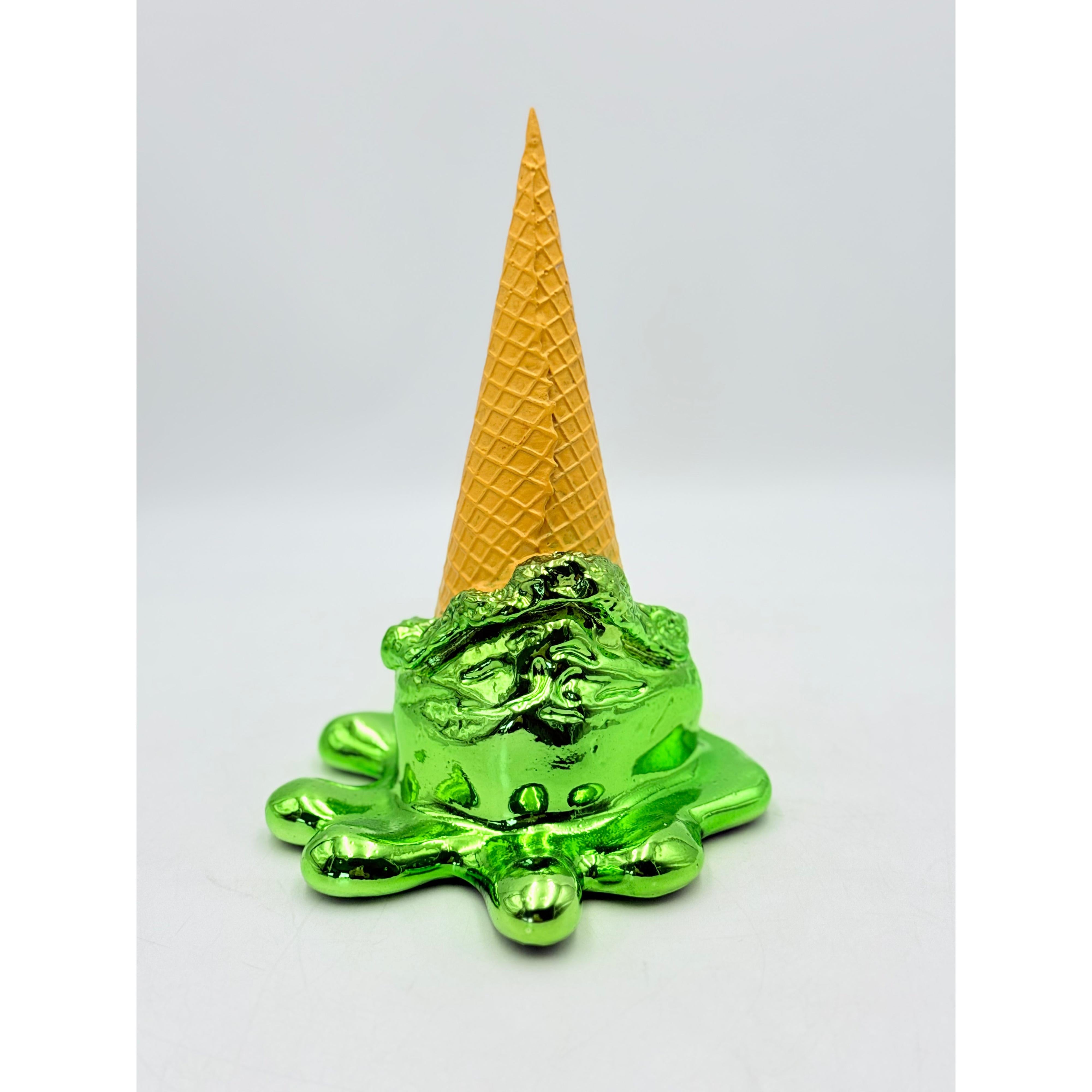 Opps! No.1 – Fıstık Yeşili Krom Kaplama Dondurma Heykeli