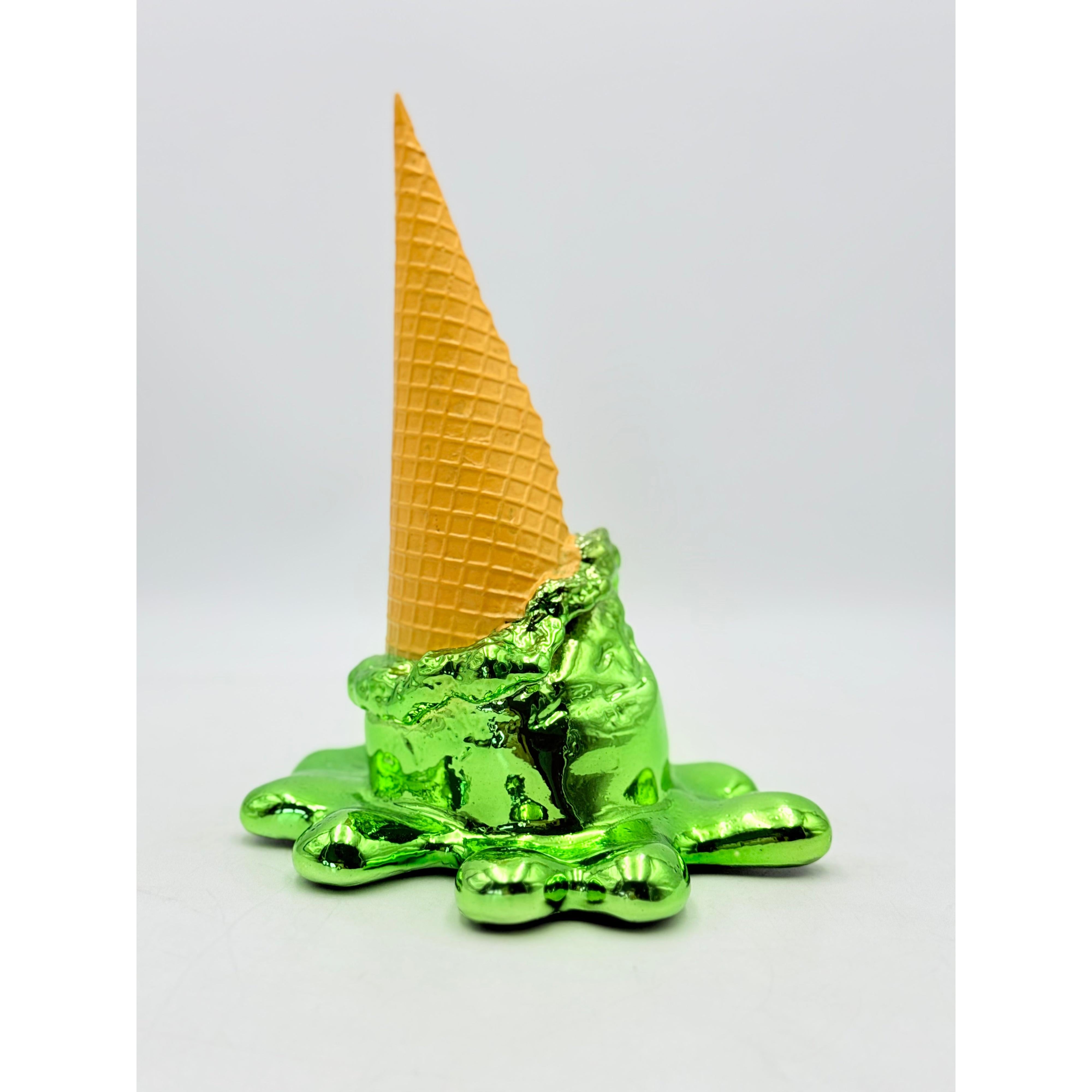 Opps! No.1 – Fıstık Yeşili Krom Kaplama Dondurma Heykeli