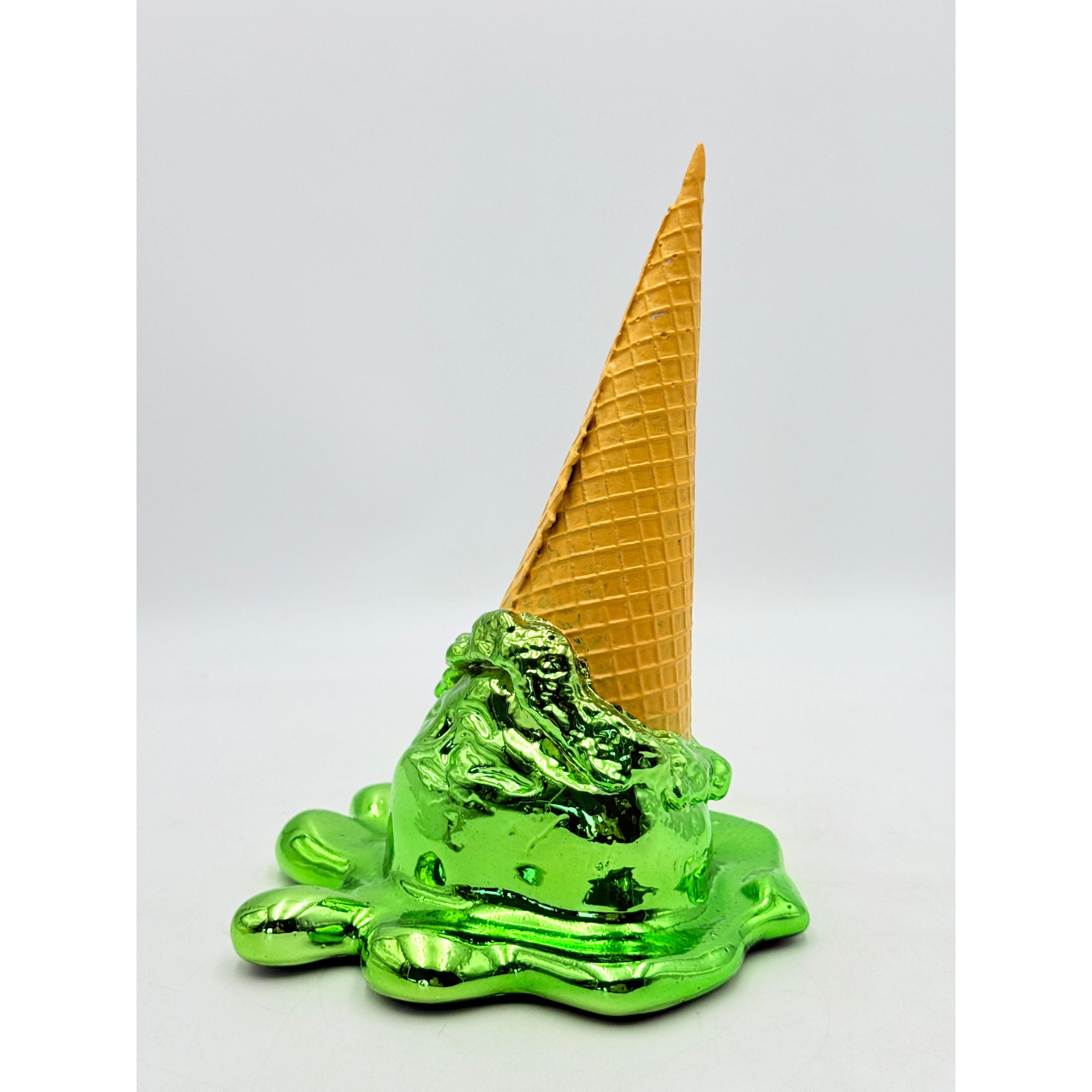 Opps! No.1 – Fıstık Yeşili Krom Kaplama Dondurma Heykeli