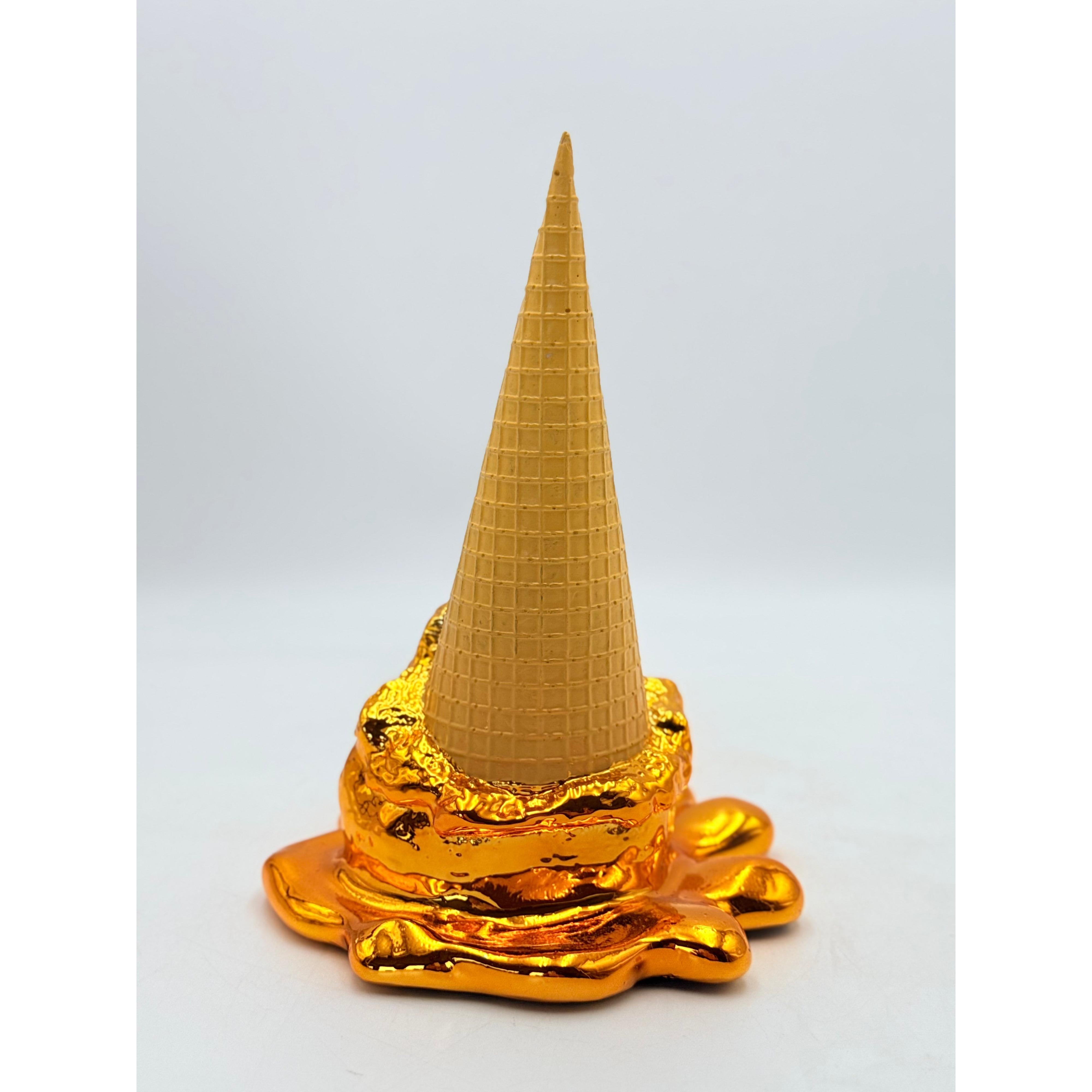 Opps! No.1 – Gold Düşen Dondurma Heykeli