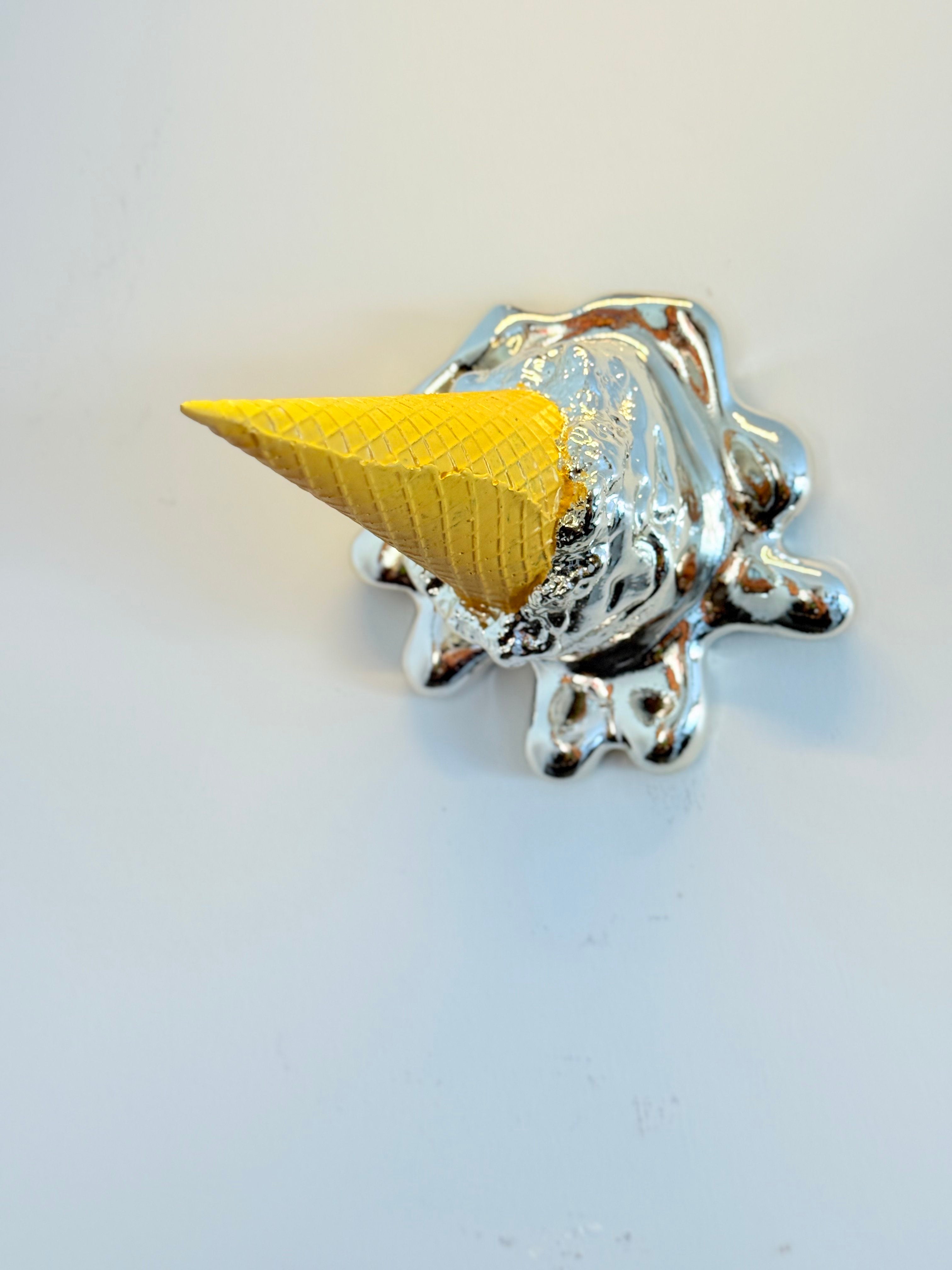 Opps! No.1 – Gümüş Krom Kaplama Dondurma Heykeli