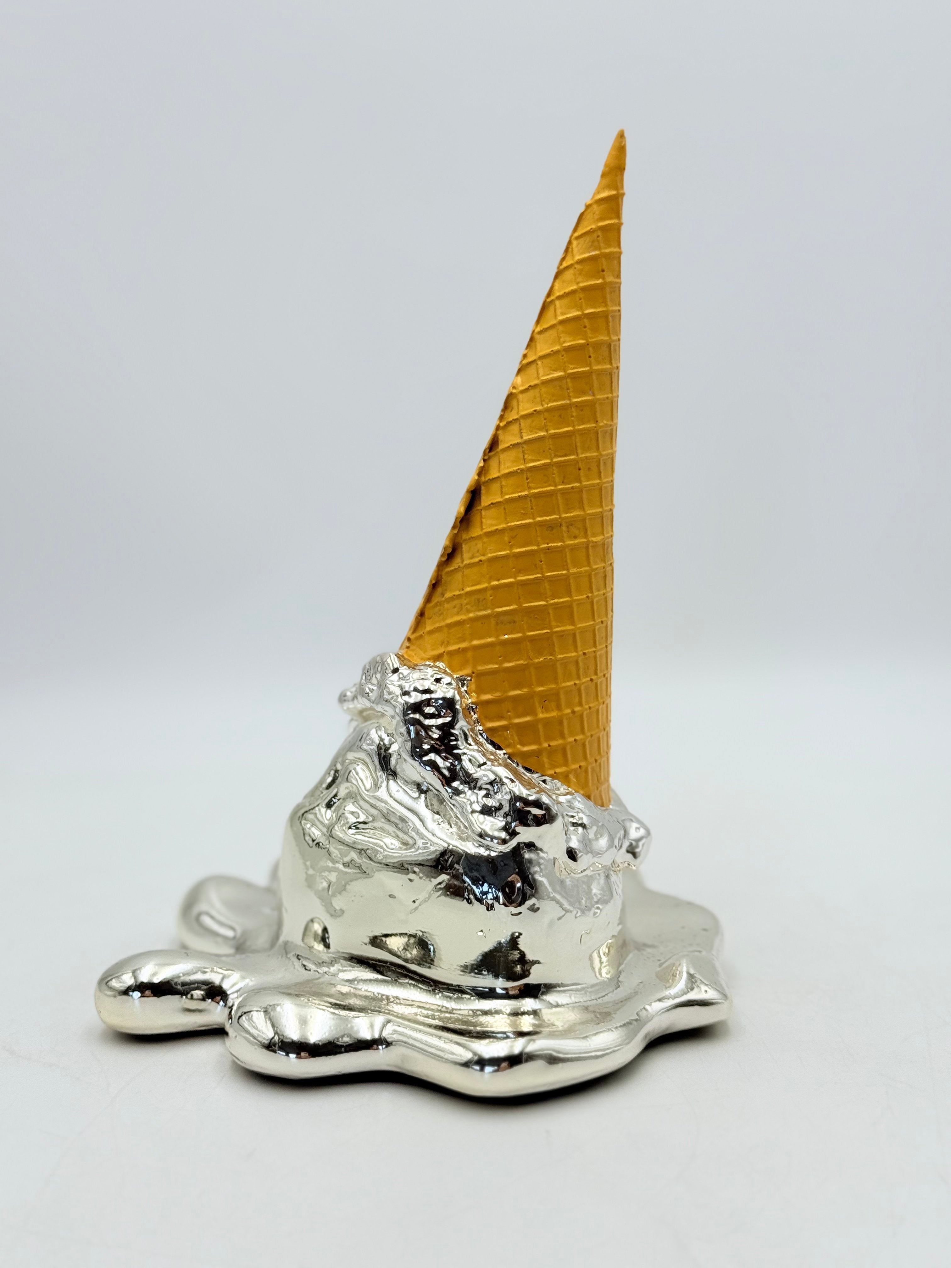 Opps! No.1 – Gümüş Krom Kaplama Dondurma Heykeli