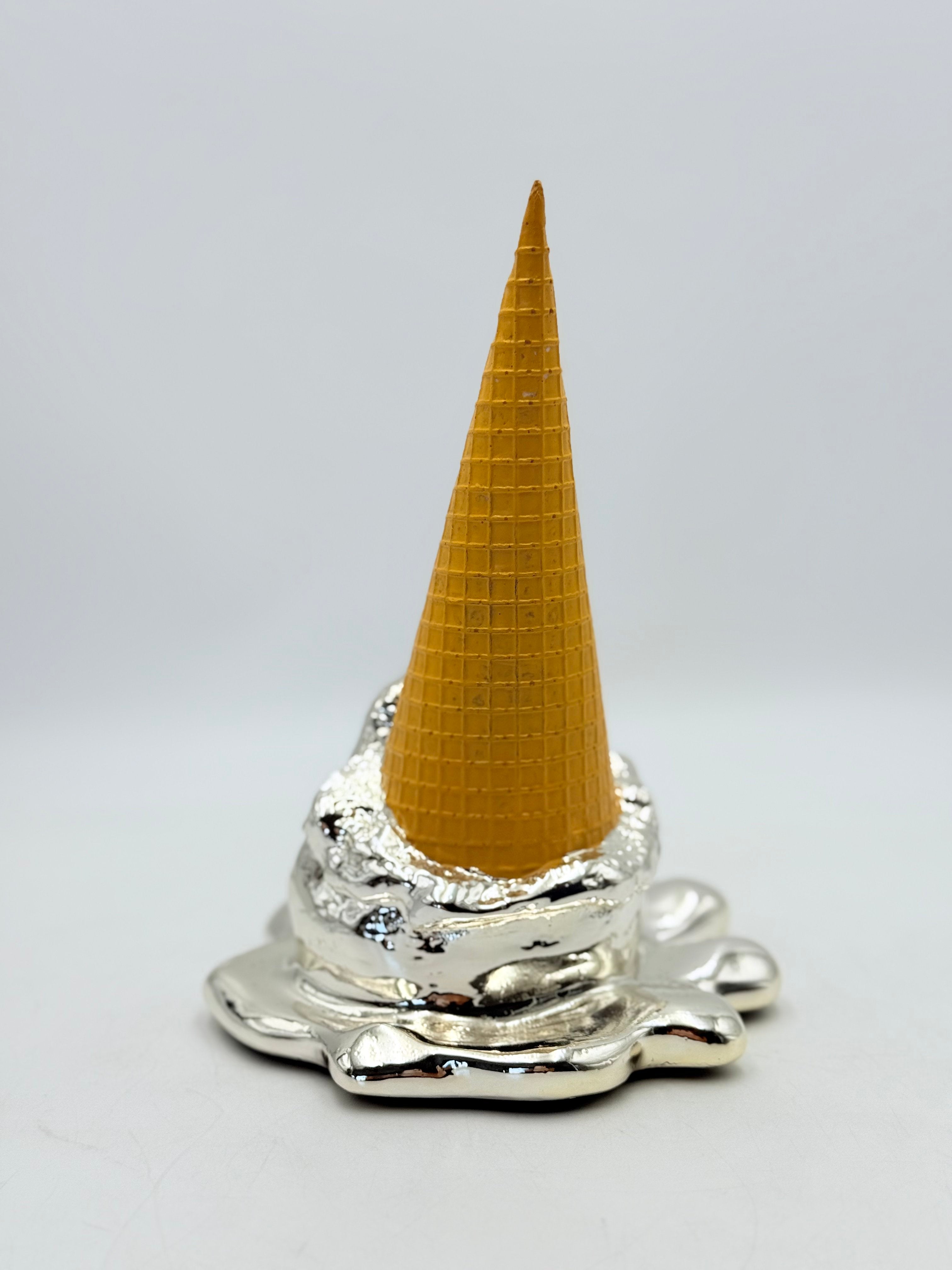 Opps! No.1 – Gümüş Krom Kaplama Dondurma Heykeli