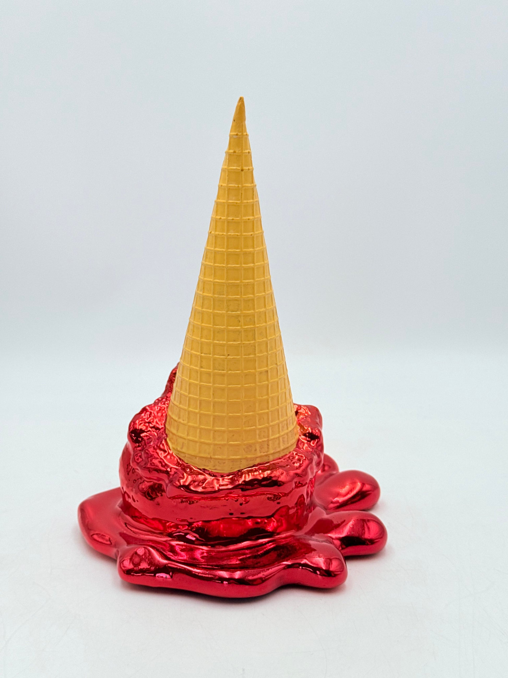 Opps! No.1 – Kırmızı Krom Kaplama Dondurma Heykeli