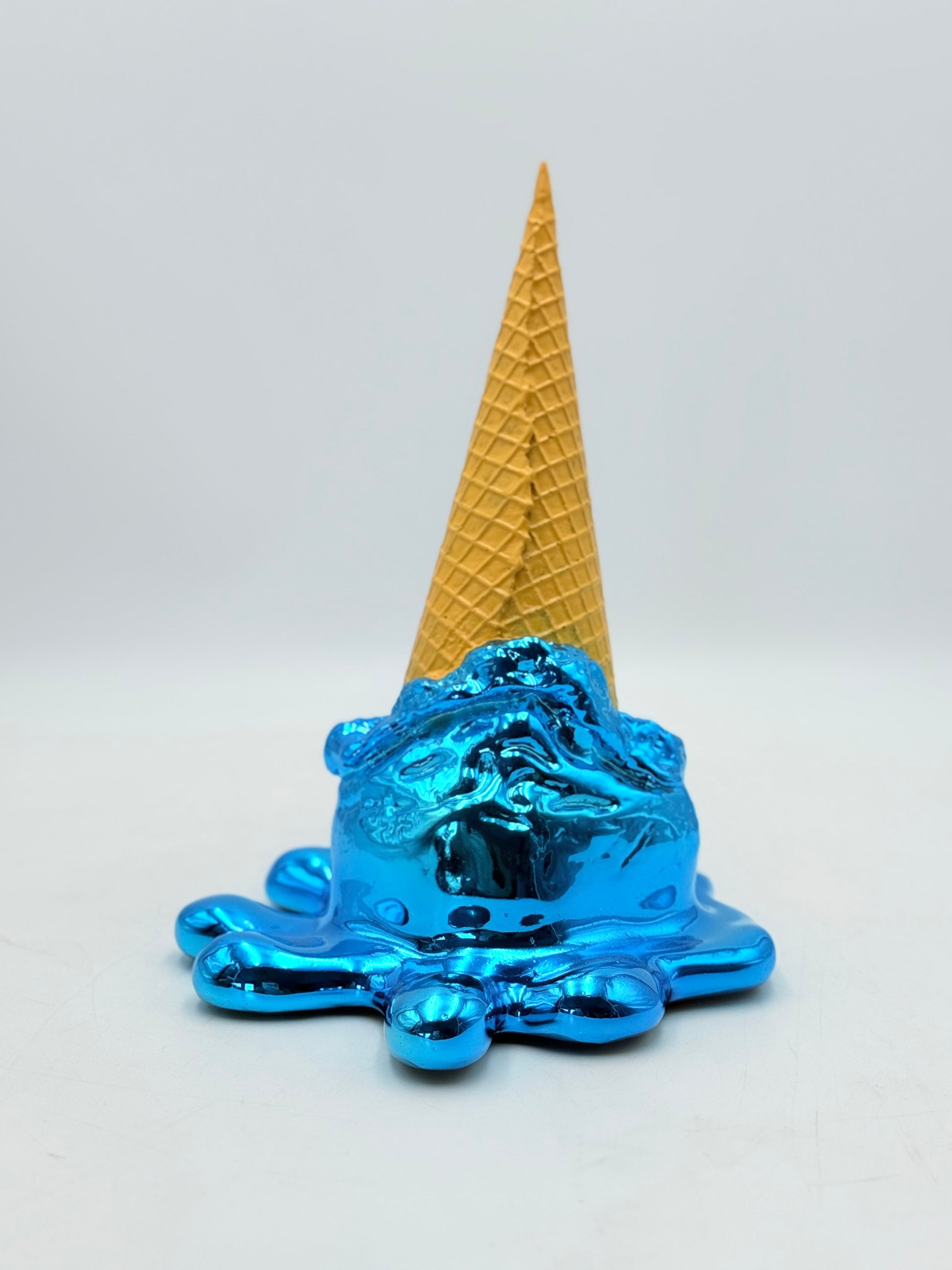 Opps! No.1 – Mavi Krom Kaplama Dondurma Heykeli