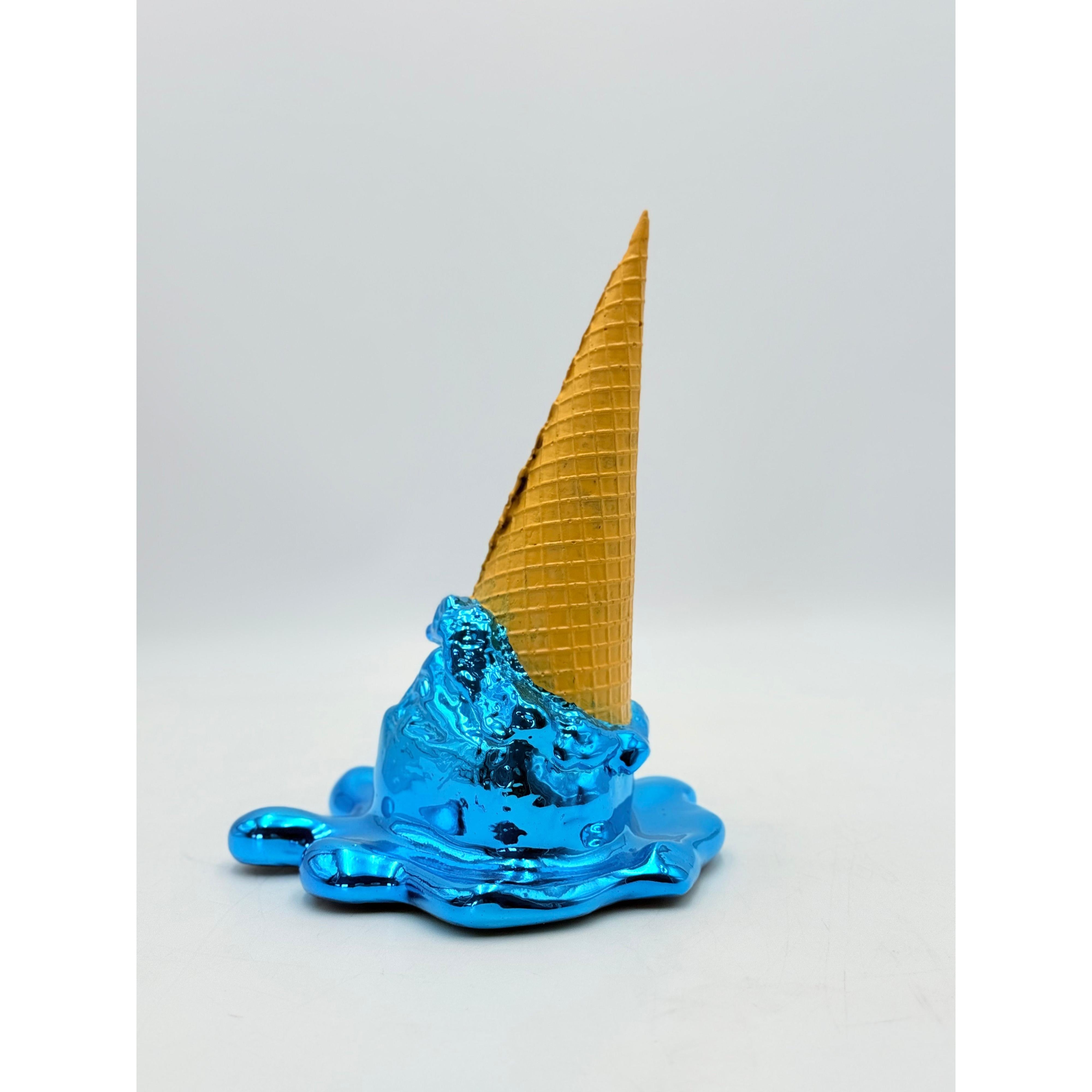 Opps! No.1 – Mavi Krom Kaplama Dondurma Heykeli