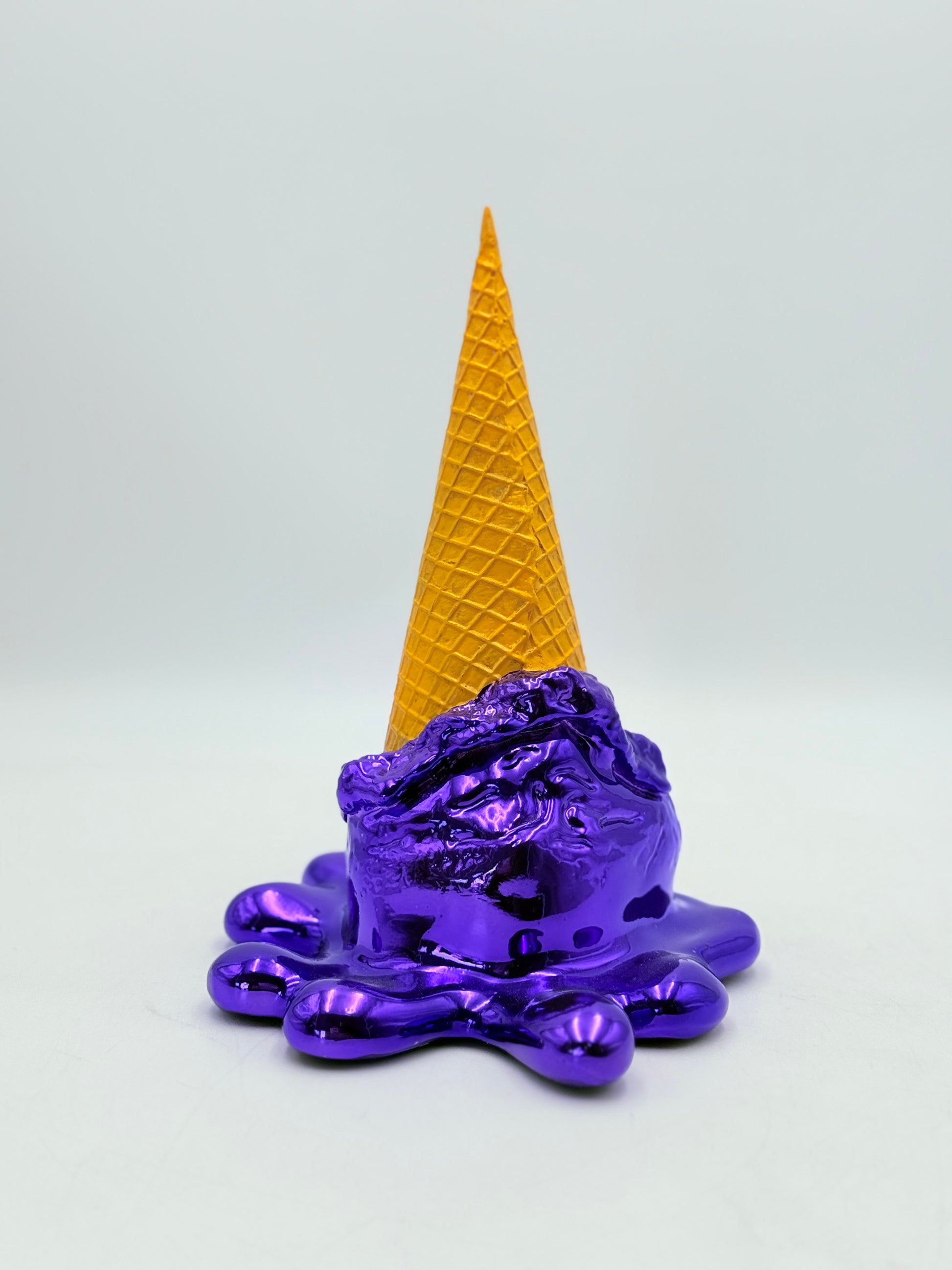 Opps! No.1 – Mor Krom Kaplama Dondurma Heykeli