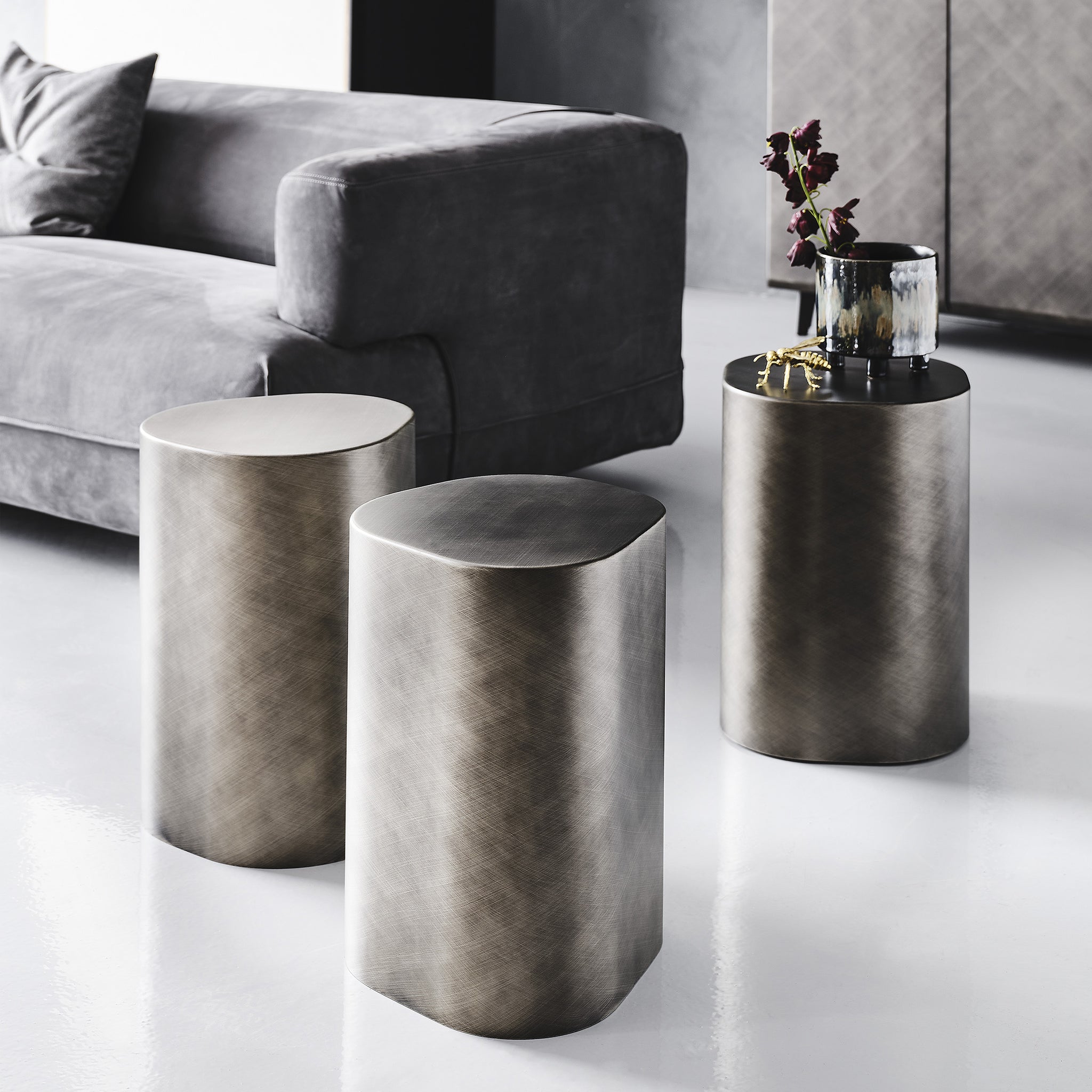 Pancho Fırça Darbeli Gri Asimetrik Çelik Sehpa / Tabure-Sehpa-Cattelan Italia-NowShopFun