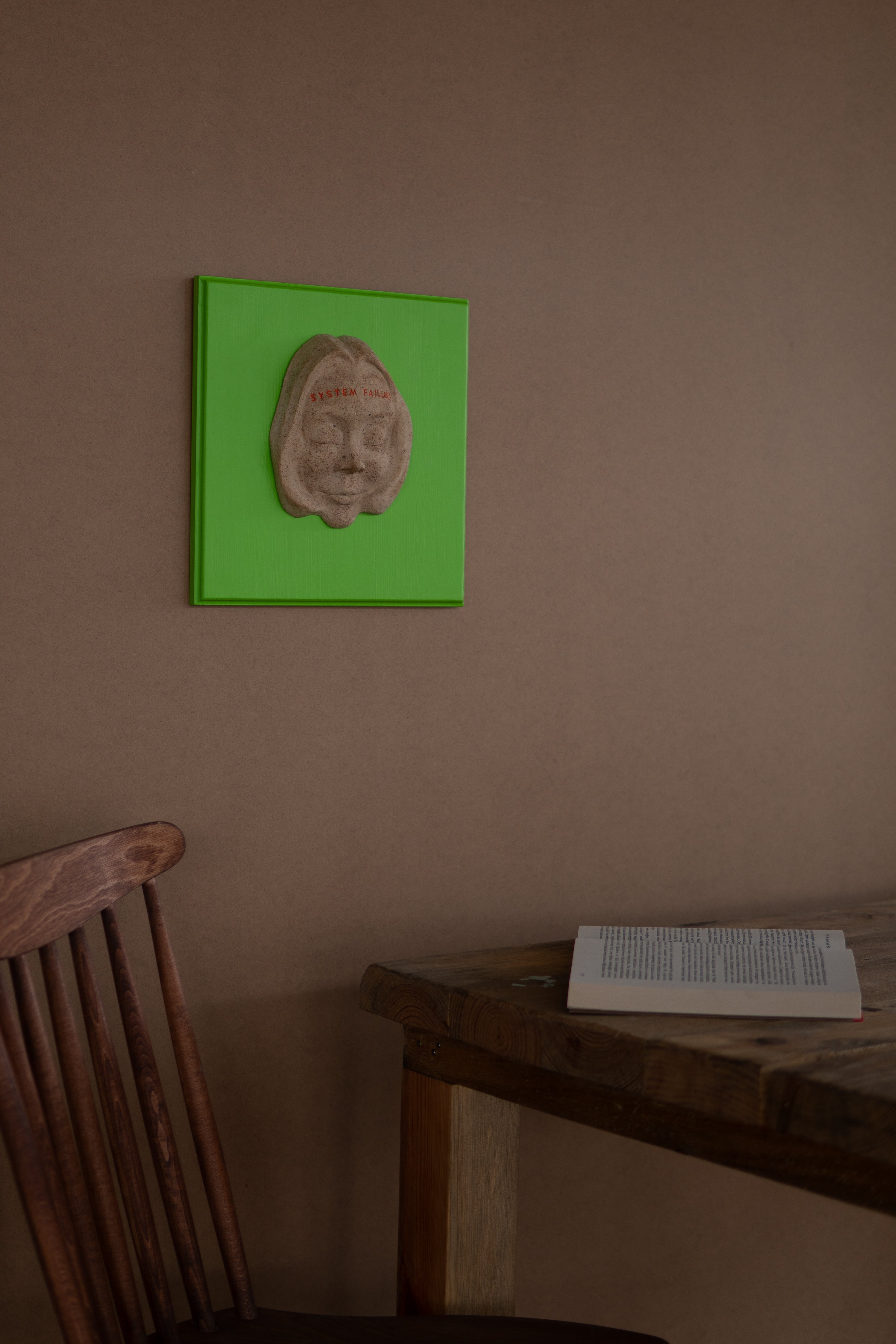 Parlak Yeşil Dopamin Dekor Seramik Duvar Panosu System Failure