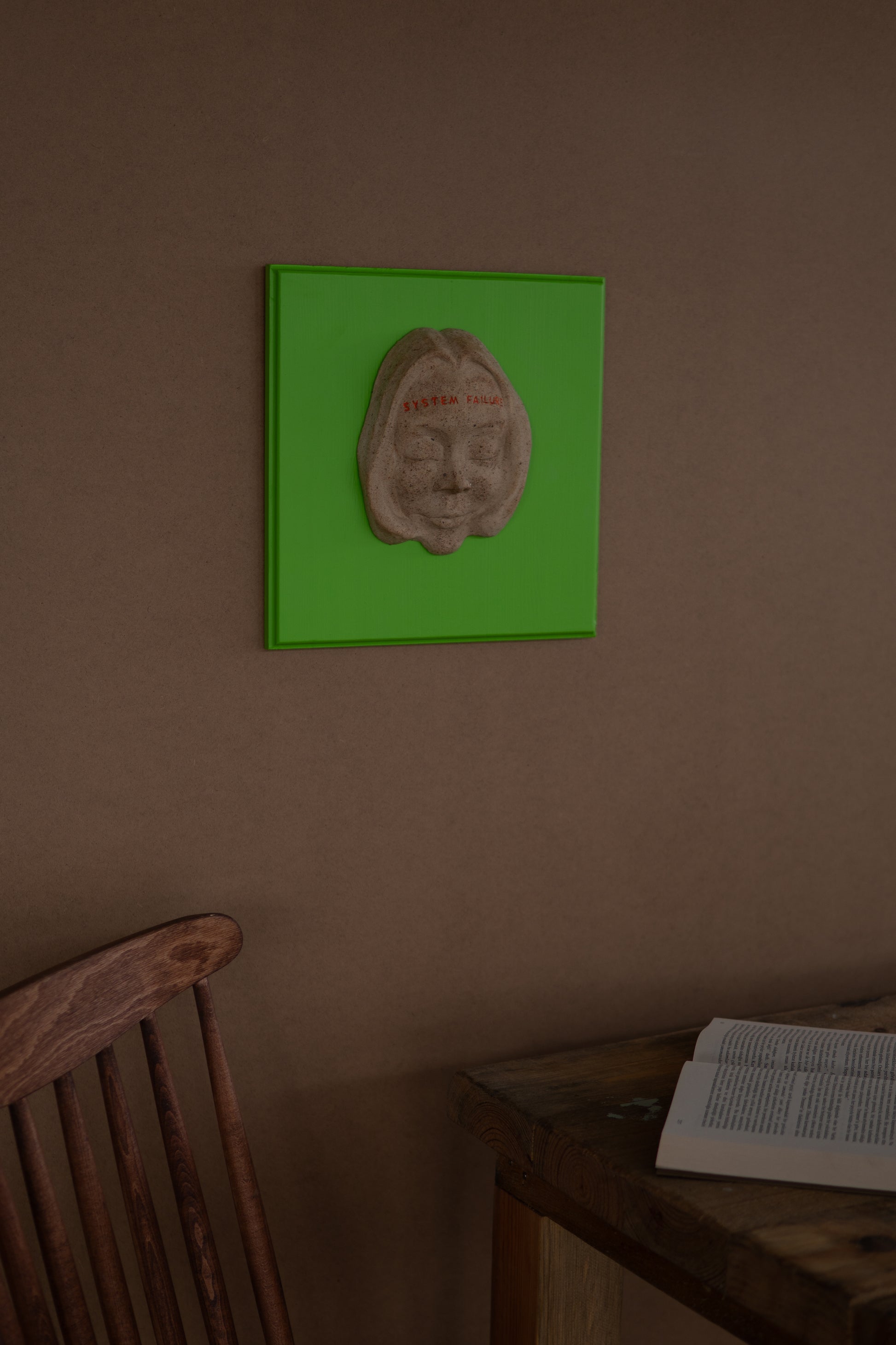 Parlak Yeşil Dopamin Dekor Seramik Duvar Panosu System Failure