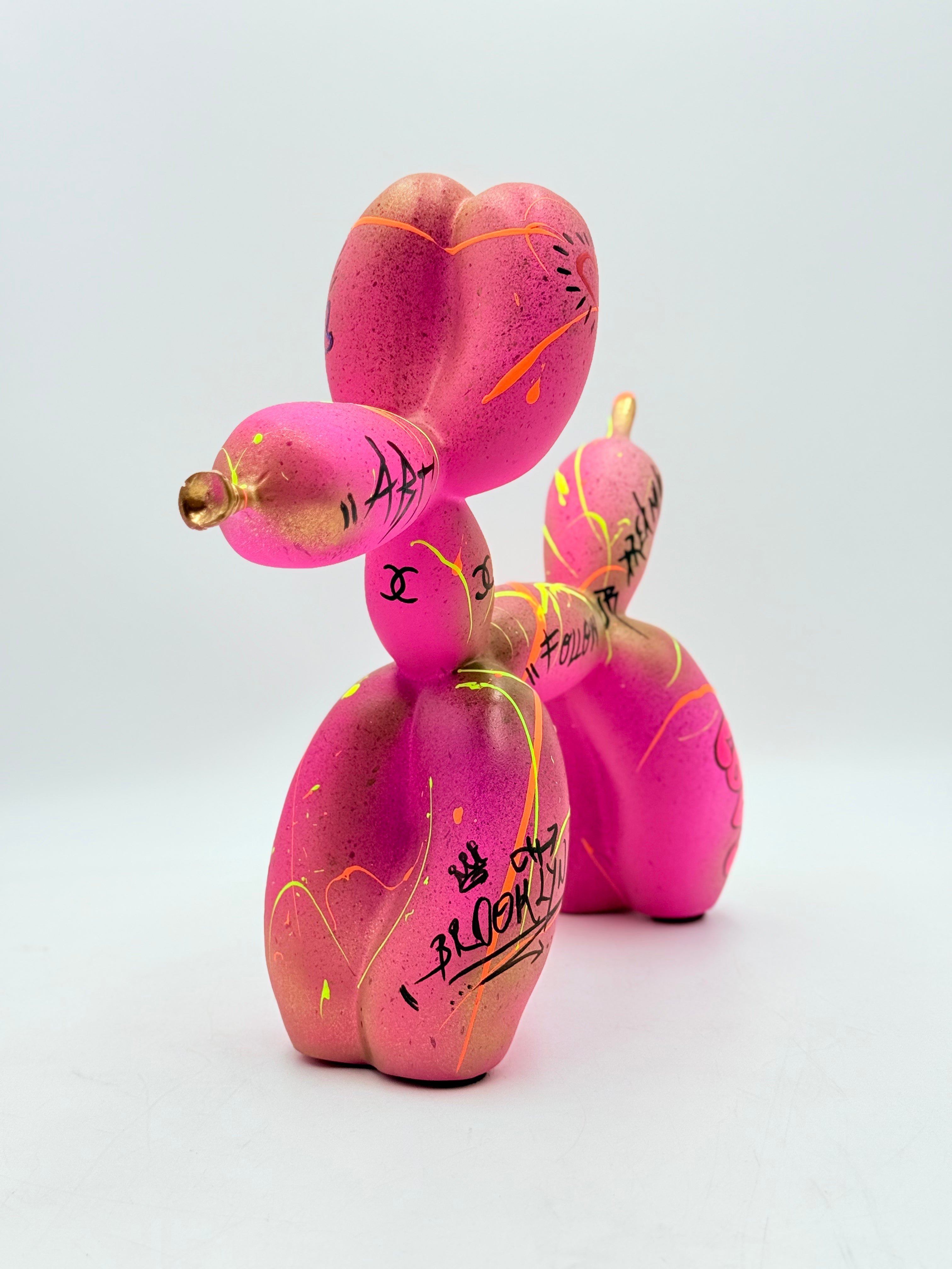 Pembe “Follow Your Dreams” Balon Köpek Heykeli