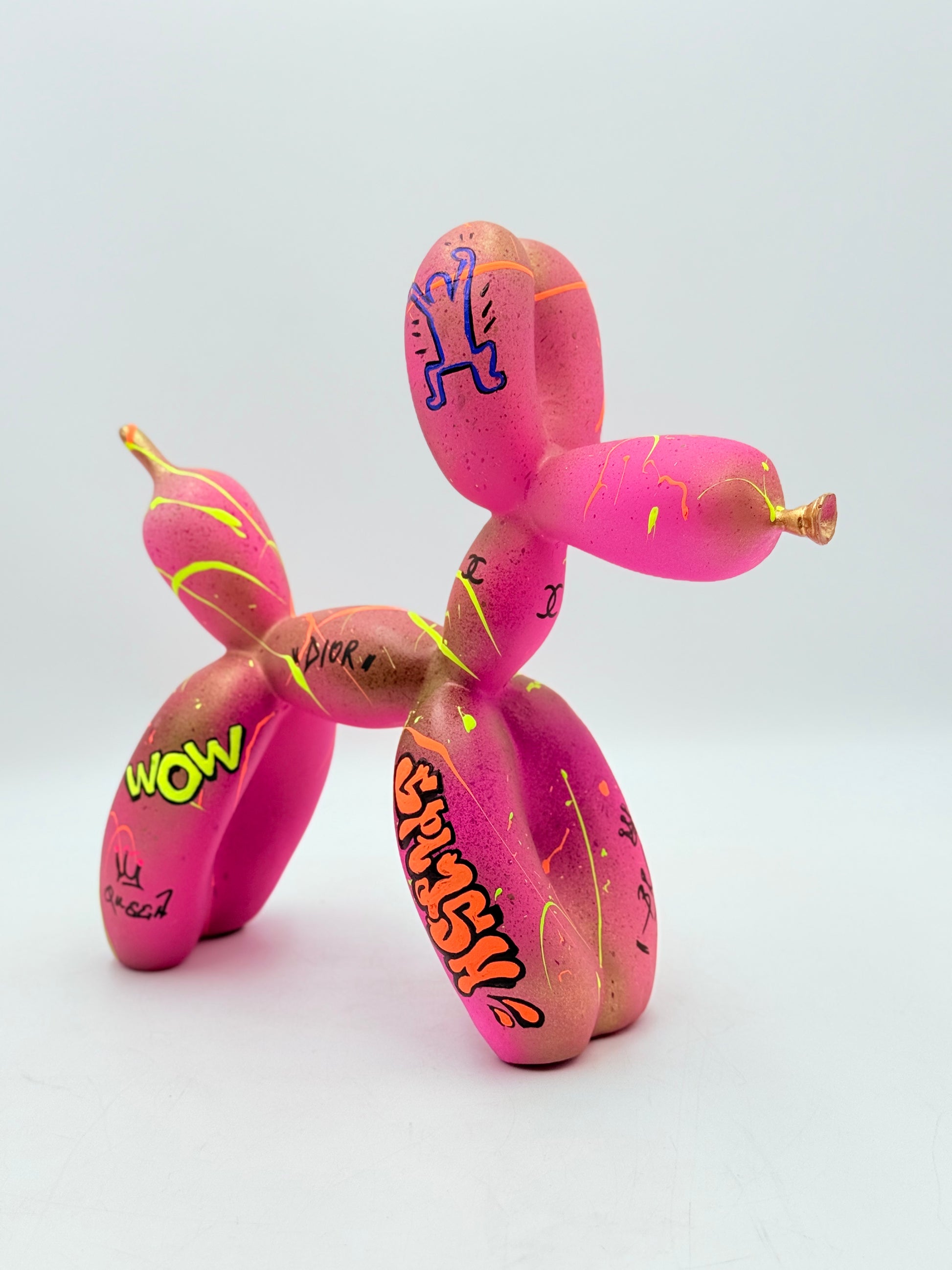 Pembe “Follow Your Dreams” Balon Köpek Heykeli
