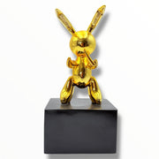 Altın Krom Balon Tavşan Heykeli – Siyah Kaideli Tasarım