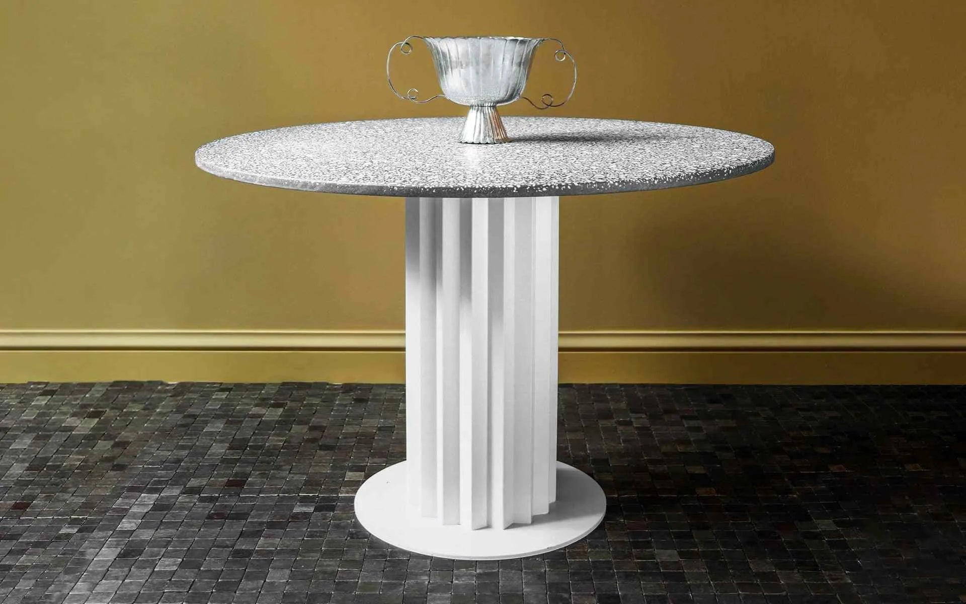 Recalled Yuvarlak Masa Beyaz Metal Terrazzo