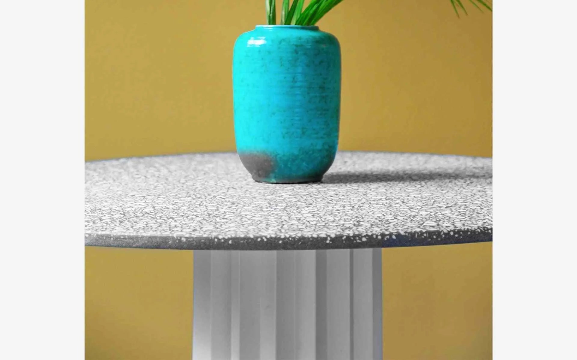 Recalled Yuvarlak Masa Beyaz Metal Terrazzo