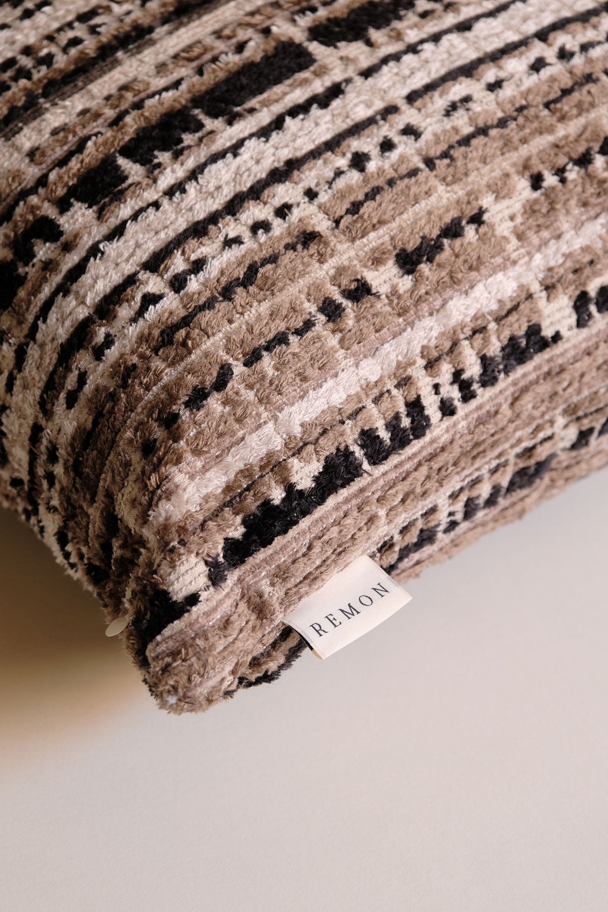 Rilvo Kuş Tüyü Kırlent-Kırlent-Remon-Siyah-40x60-NowShopFun