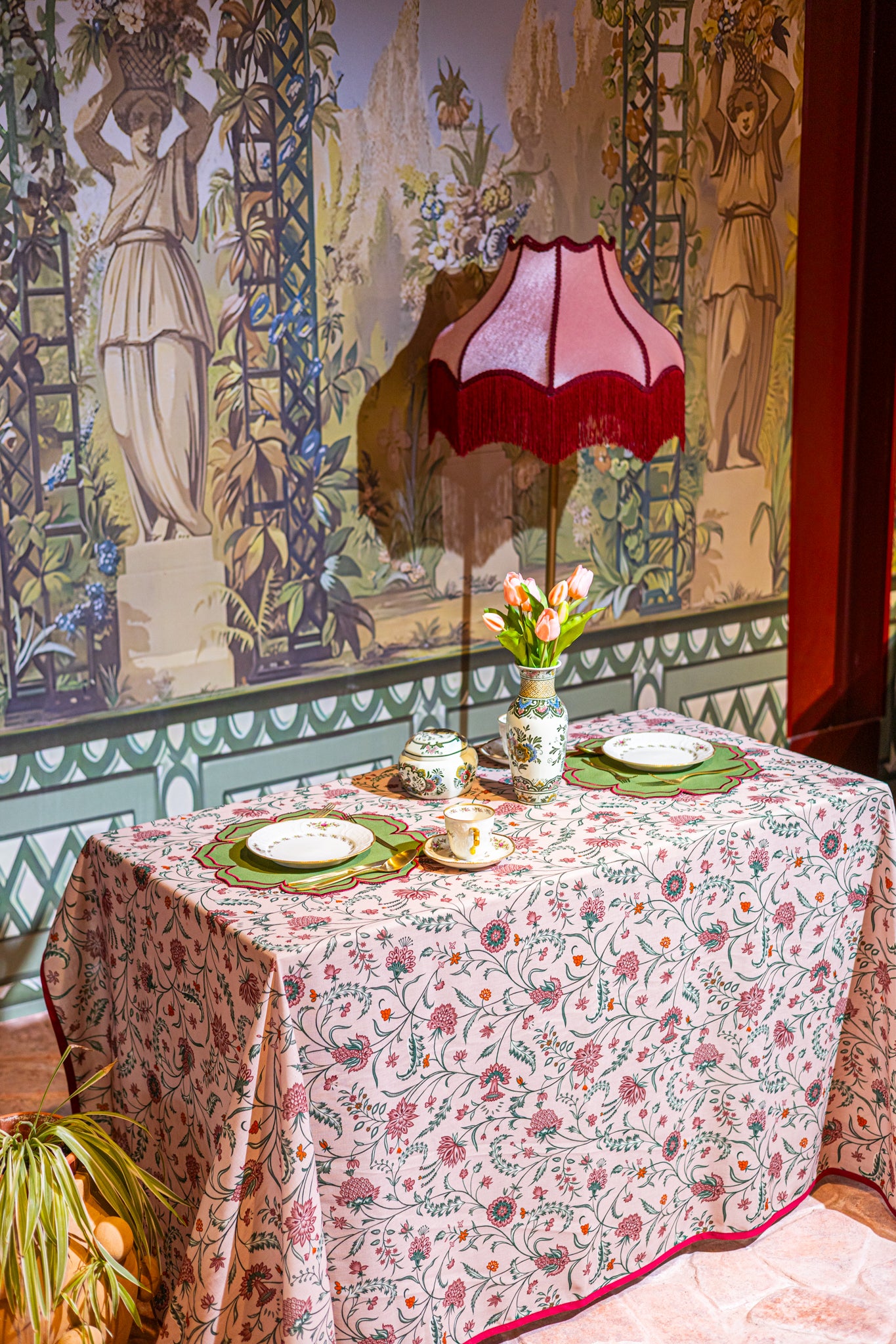 Rosalind Masa Örtüsü