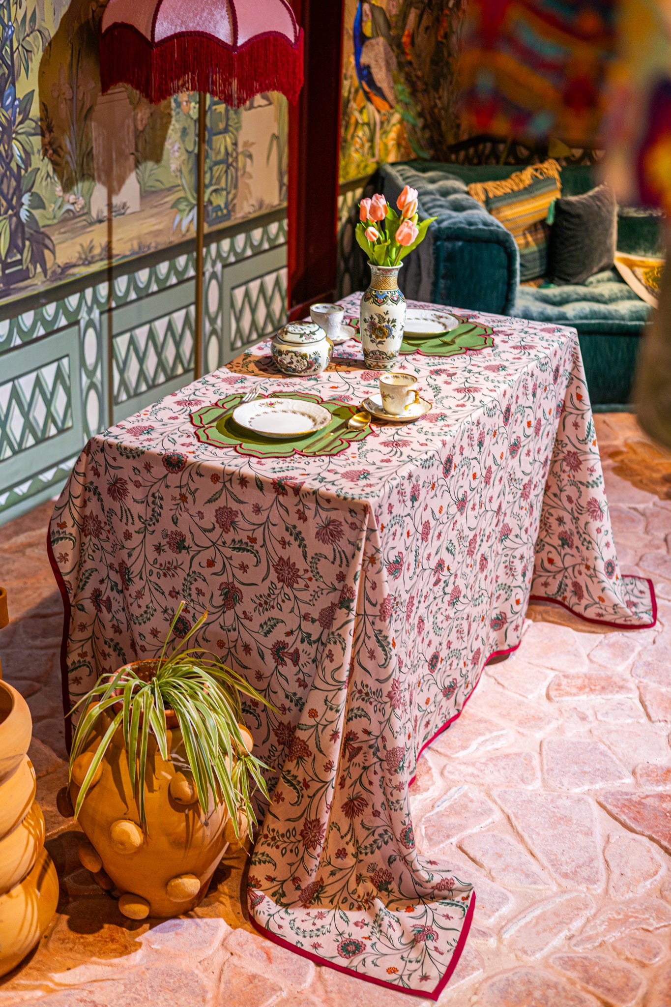 Rosalind Masa Örtüsü