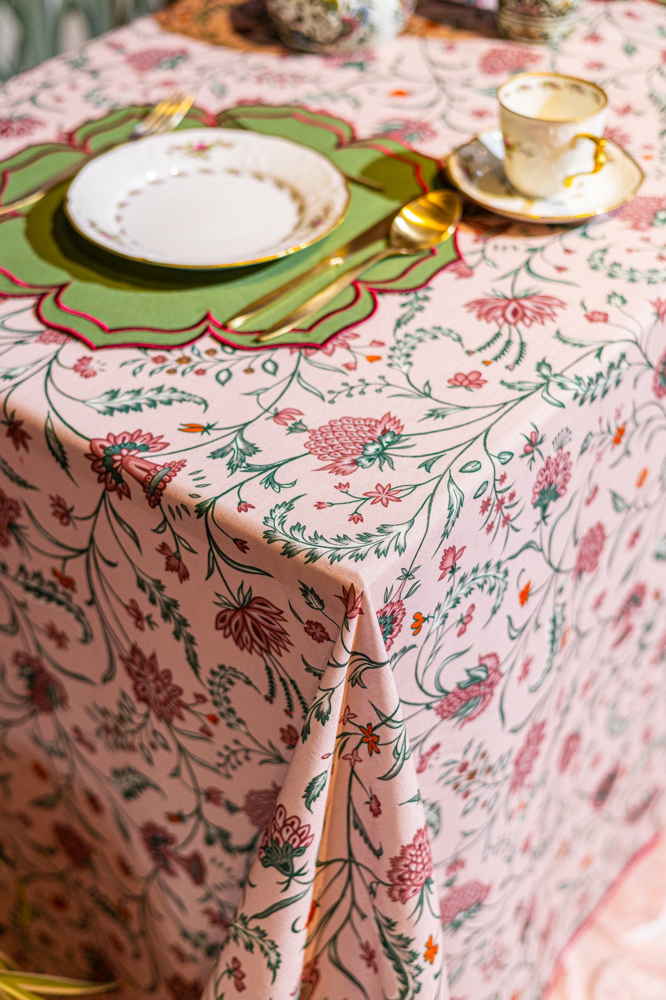 Rosalind Masa Örtüsü