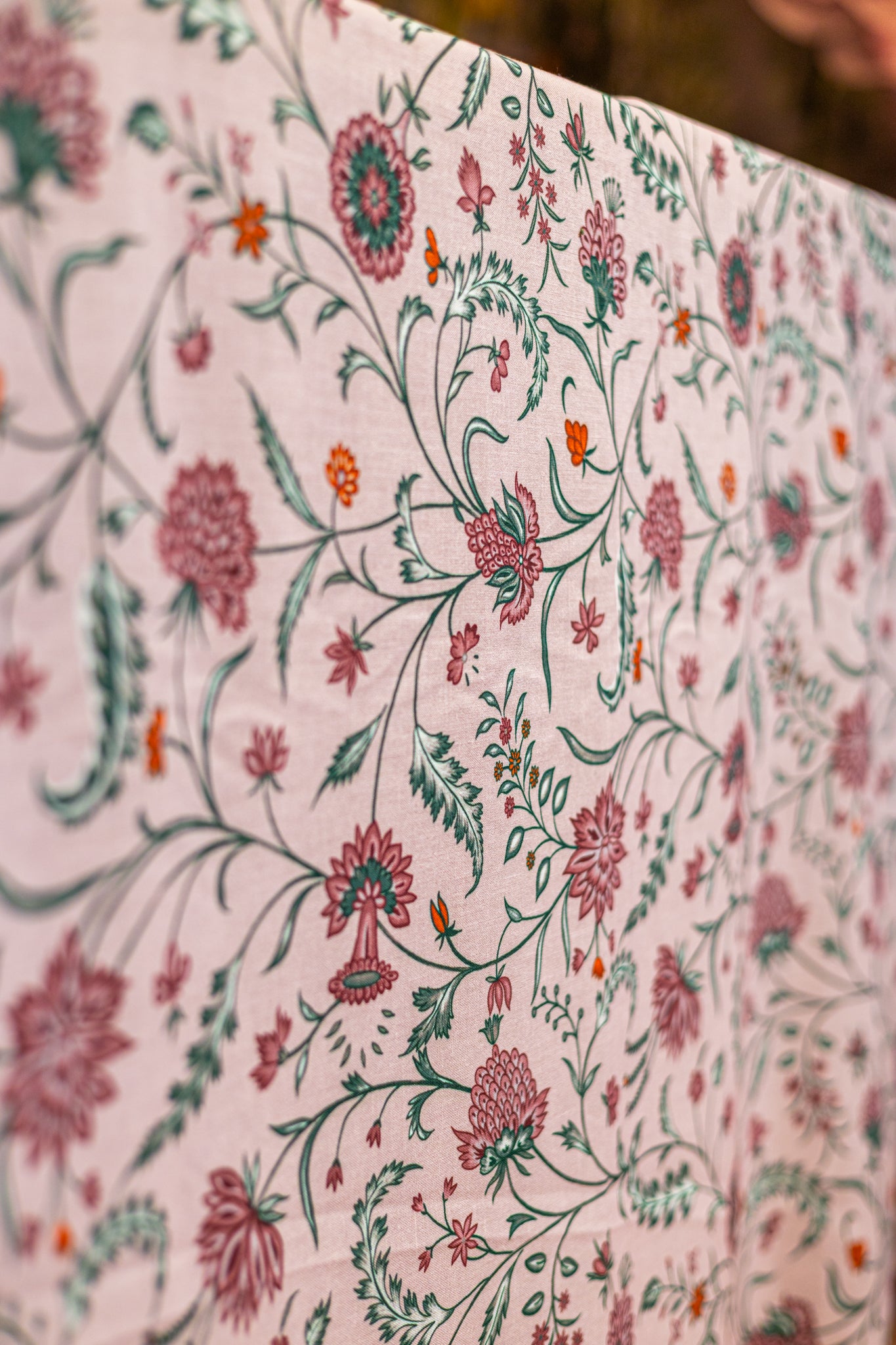 Rosalind Masa Örtüsü