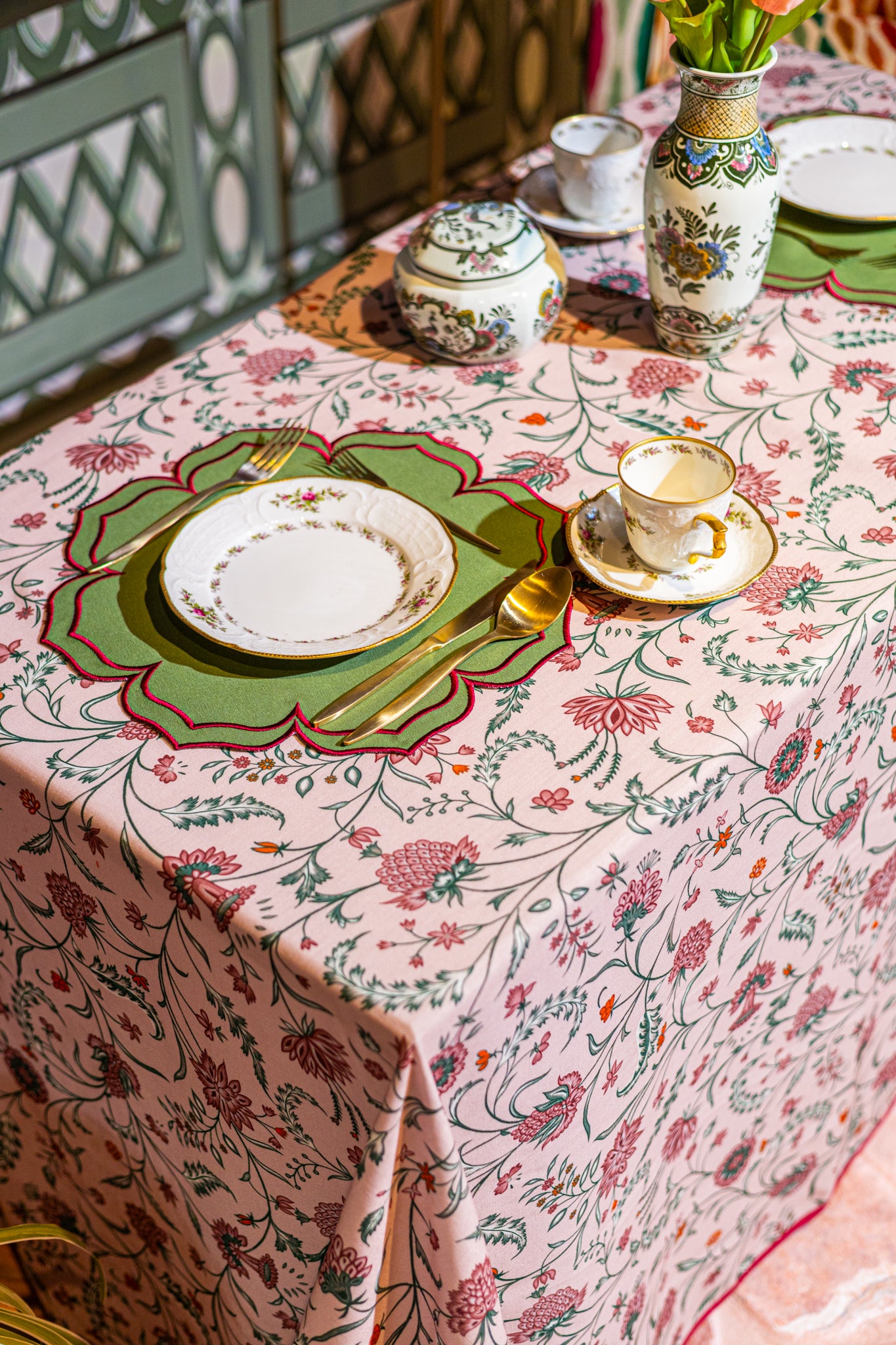 Rosalind Masa Örtüsü