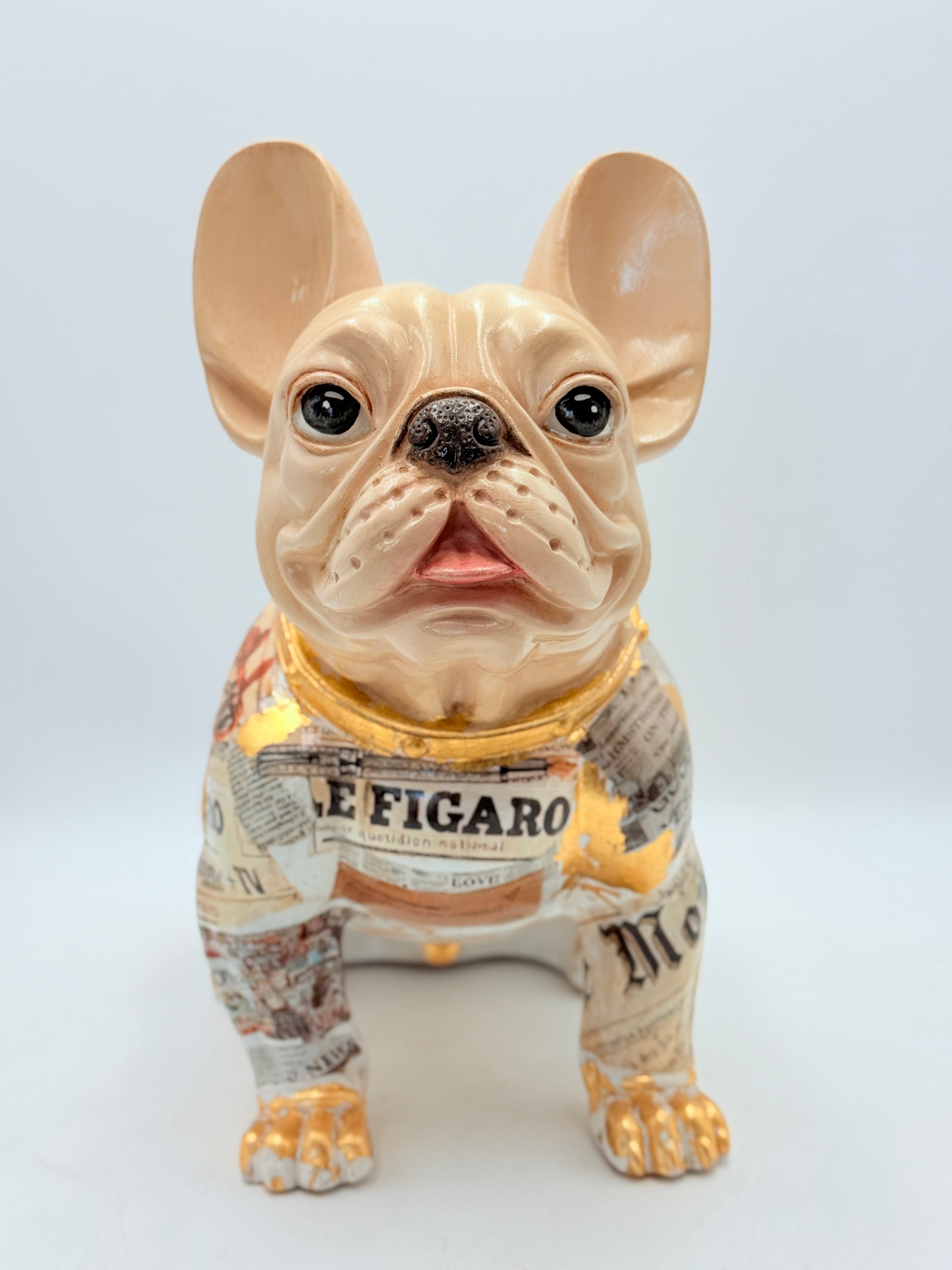 Rustik Gazete Kağıdı Ve Altın Varak Detaylı French Bulldog Heykeli