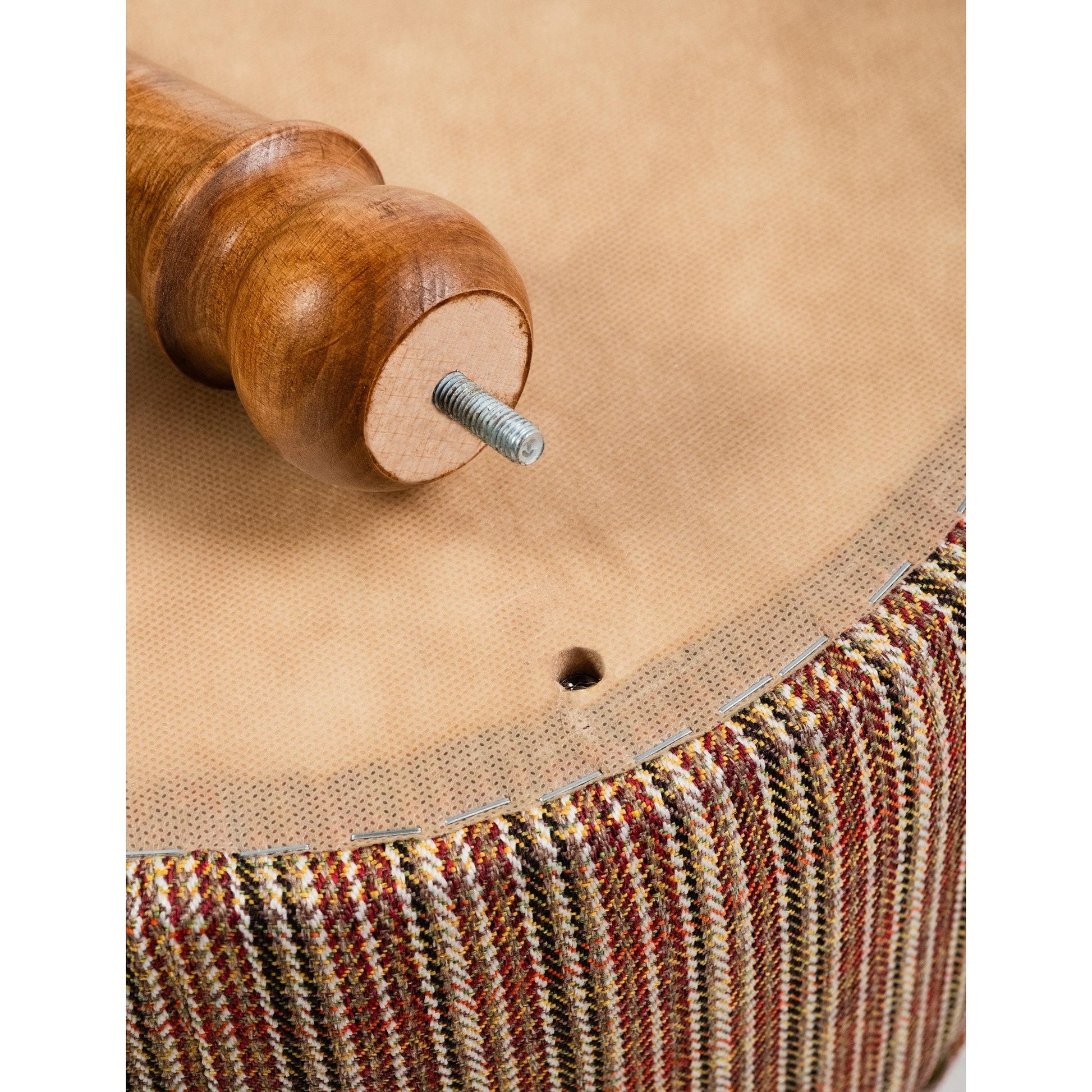 Saga Nostajik Ekose Ahşap Ayaklı Puf