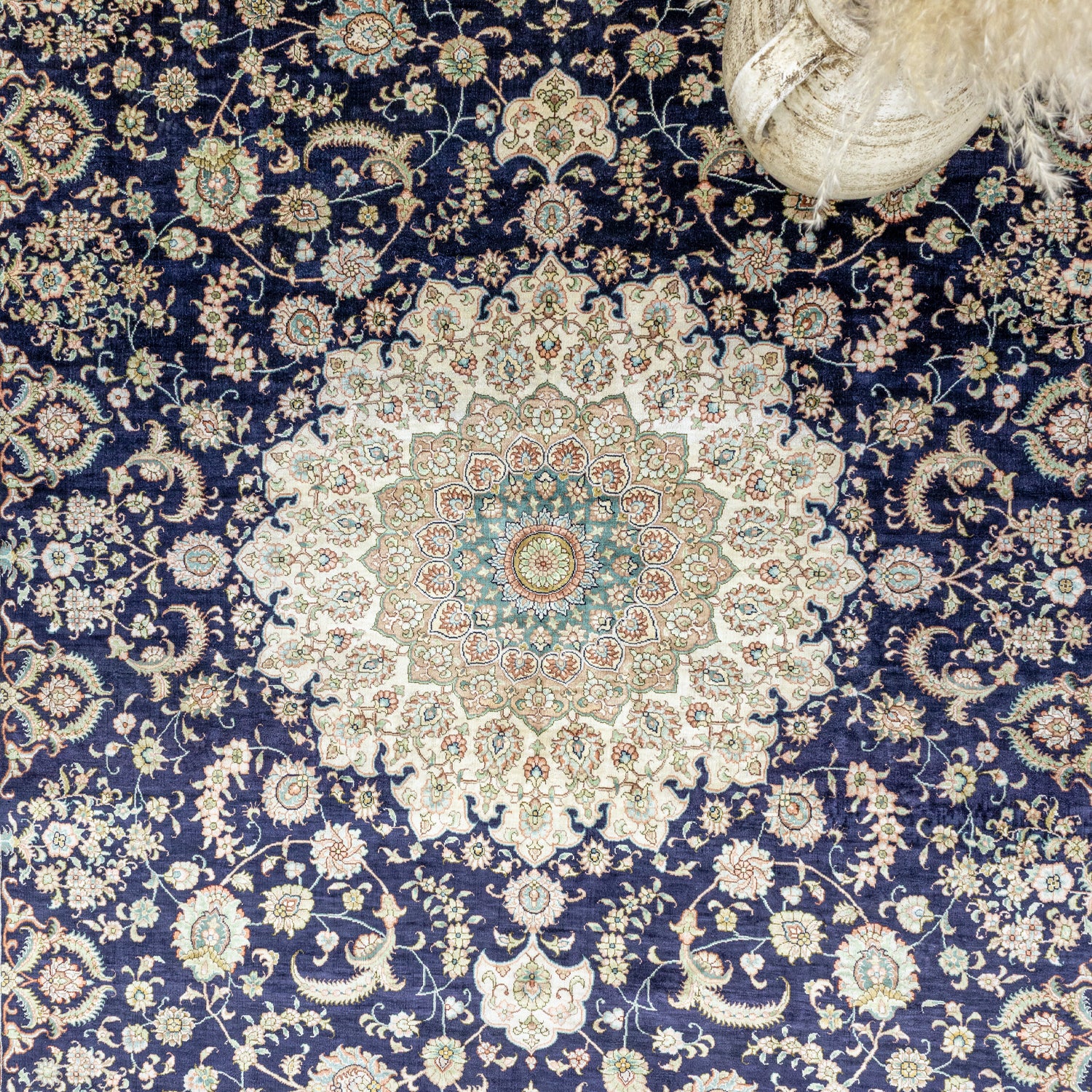 Sandine Madalyon Desenli İpek Halı 184x268 cm