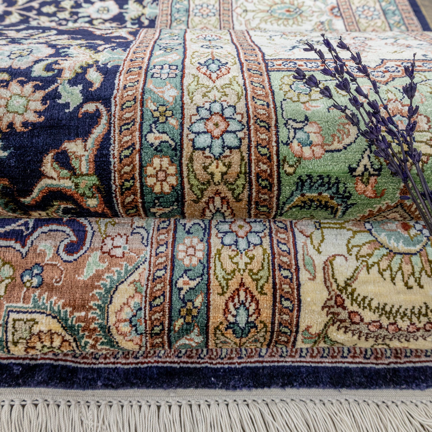 Sandine Madalyon Desenli İpek Halı 184x268 cm