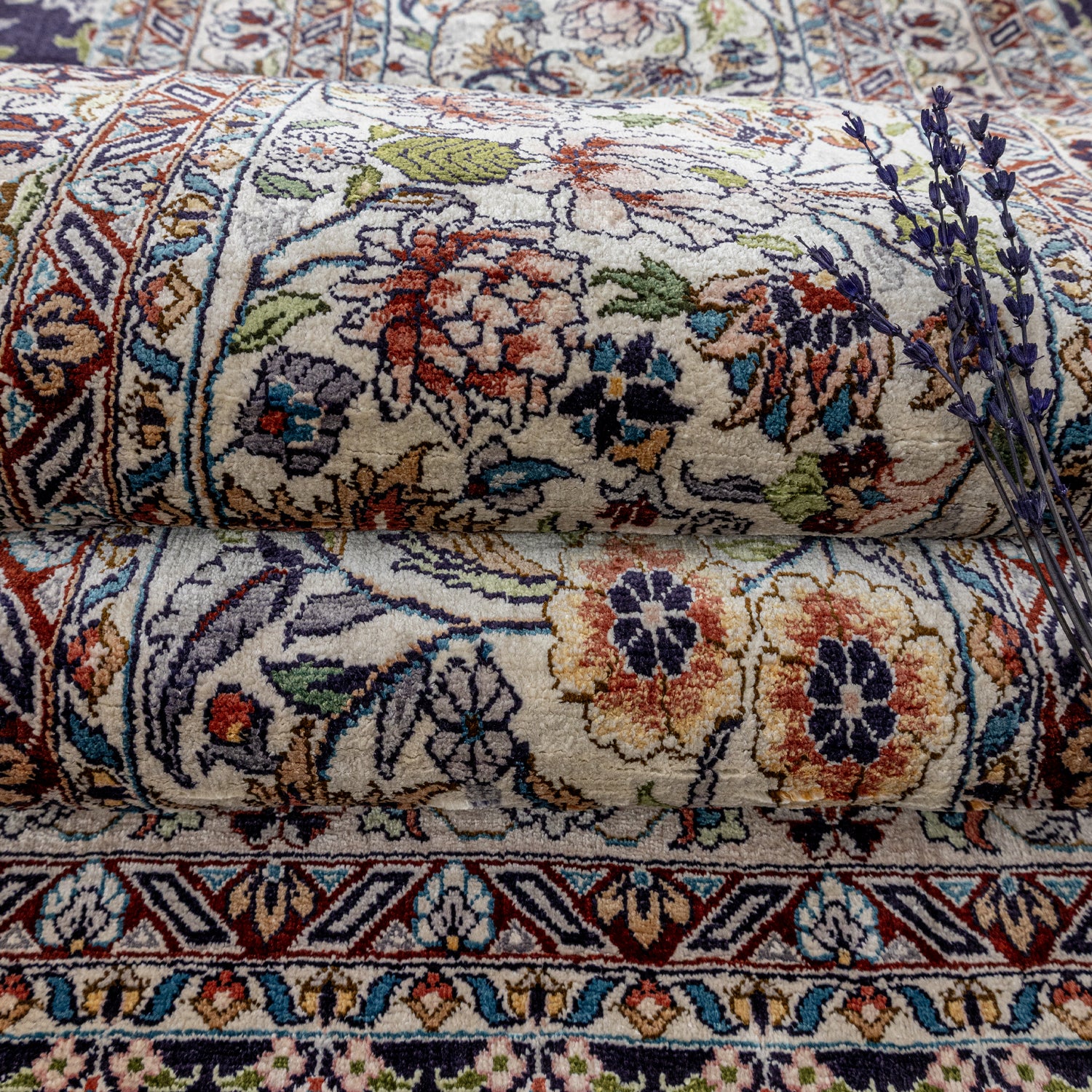 Sariya Serpme Çiçek Motifli İpek Halı 277x359 cm